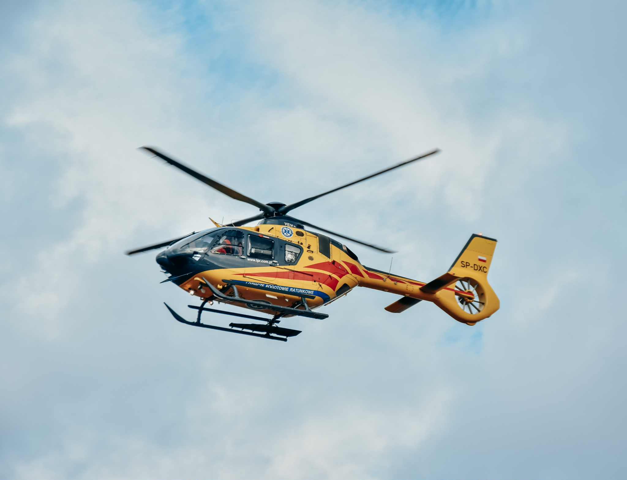 Ujanowice. Dramatyczna walka o życie mężczyzny. Na pomoc wezwano LPR