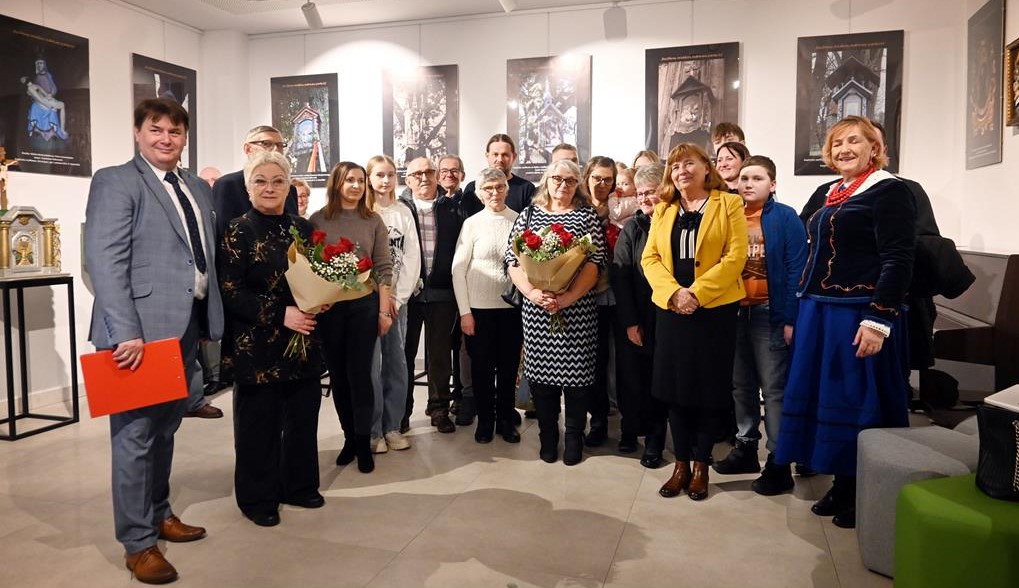 „Rzeźbione światłem, malowane pamięcią” – prezentacja dorobku Stanisława Sułkowskiego i Stanisława Odziomka