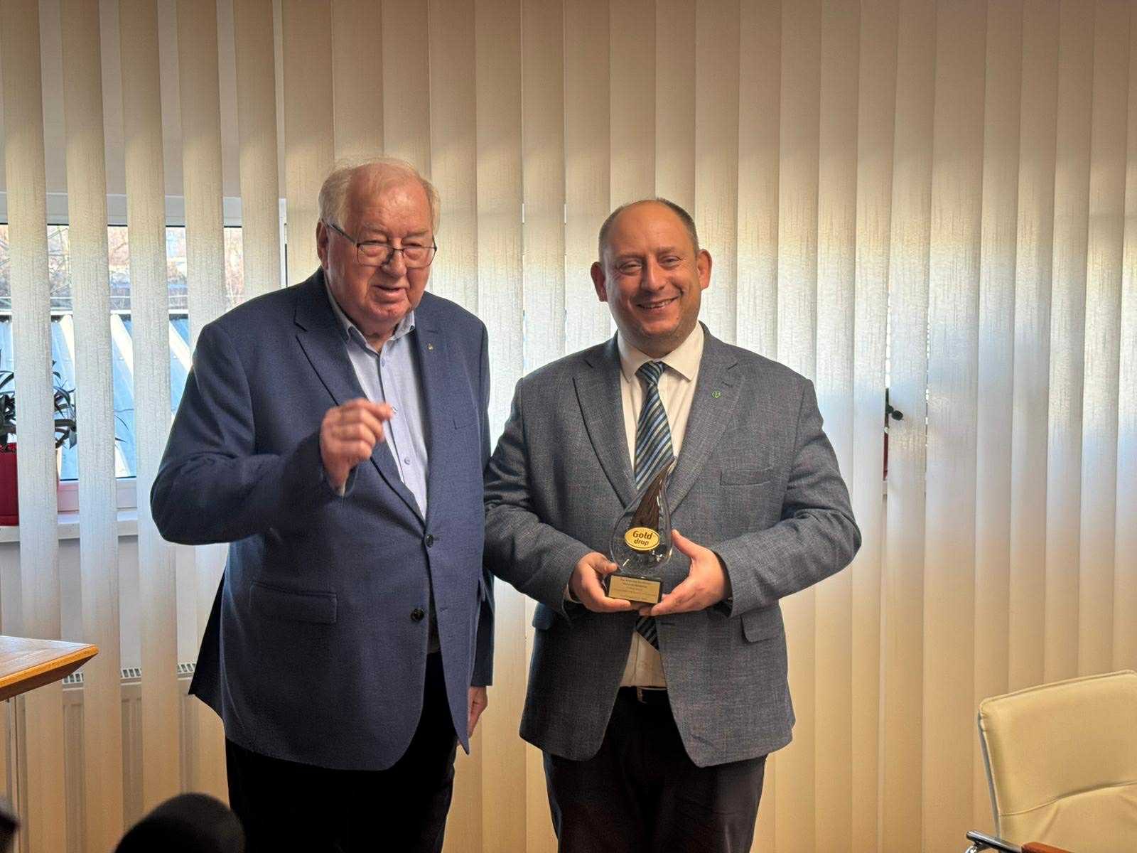 Wizyta wojewody małopolskiego Krzysztofa Jana Klęczara w siedzibie firmy Gold Drop