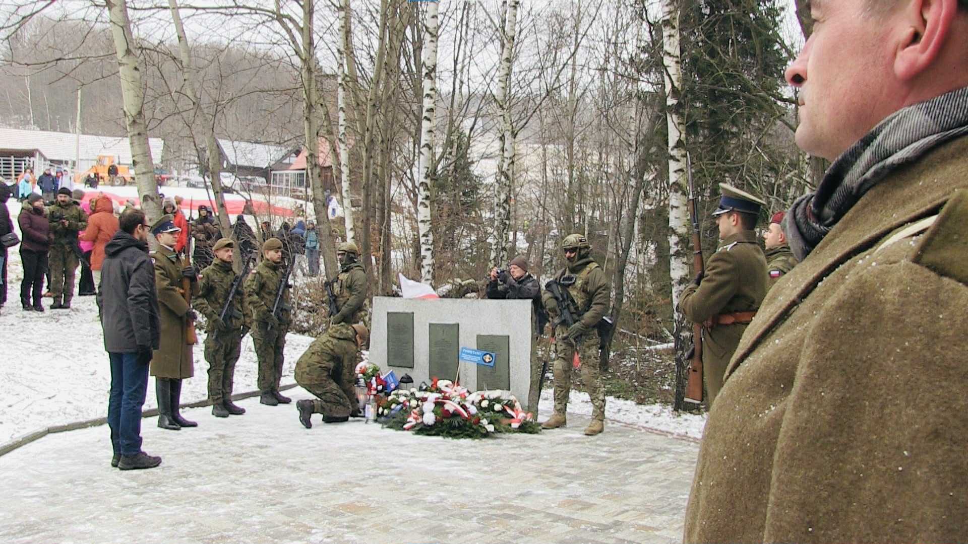 Na Polankach w Szczawie uczczono 81. rocznicę zrzutów alianckich