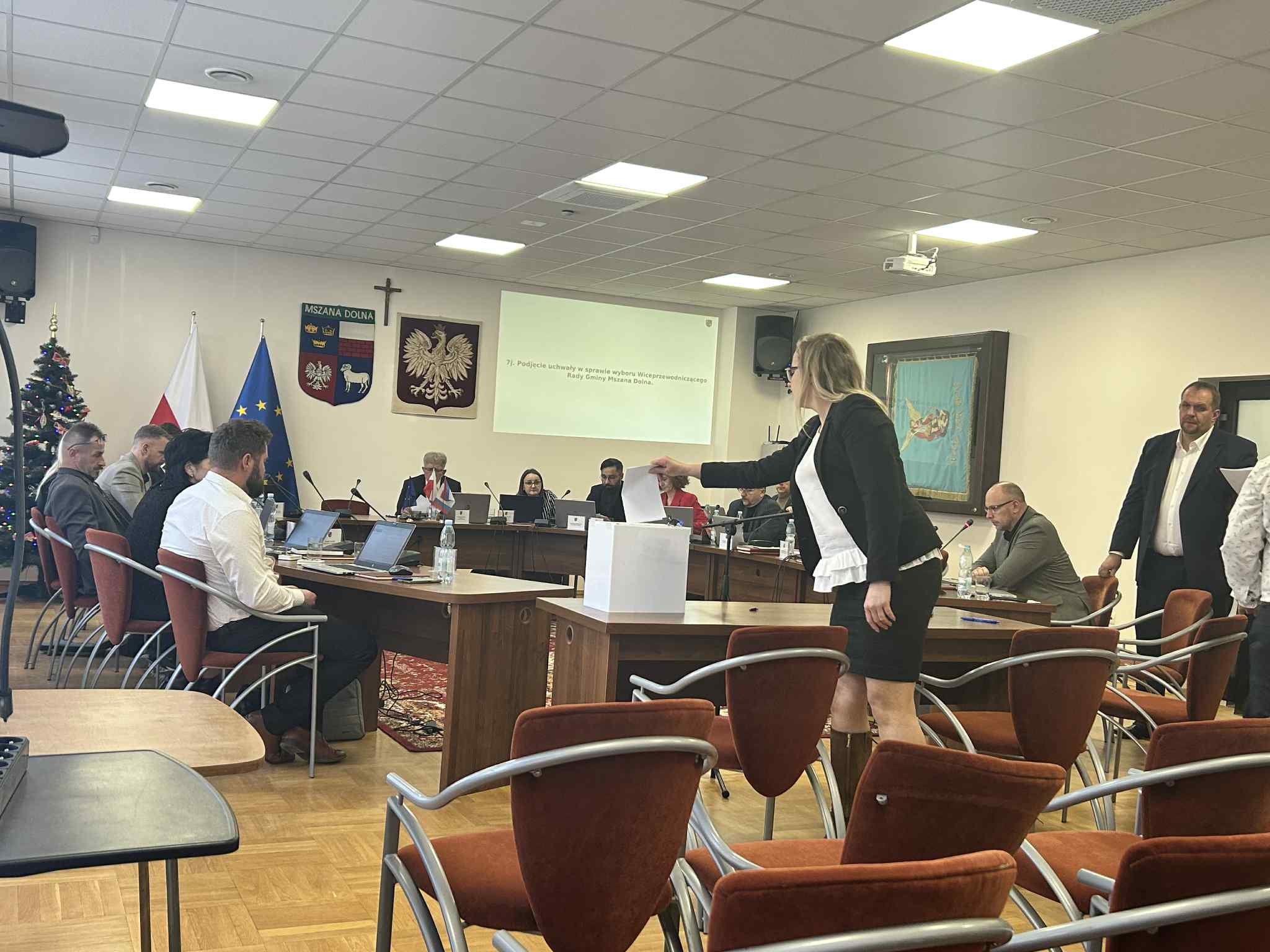 Wójtowi Mszany Dolnej grozi odwołanie? Po tej sesji głośno mówi się o referendum