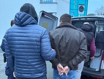 Policjanci rozpoznali i zatrzymali osobę poszukiwaną