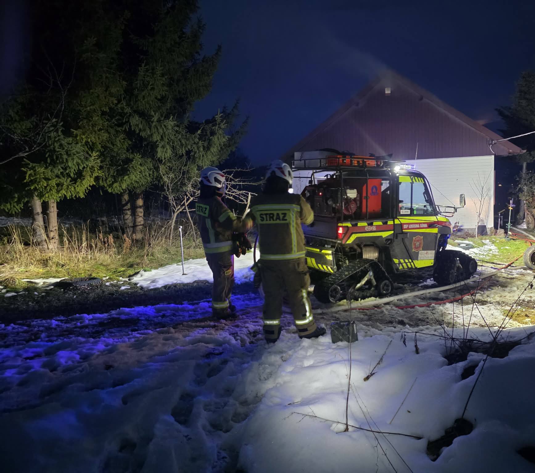 Rupniów. Pożar drewnianego domu. To nie była łatwa akcja strażaków