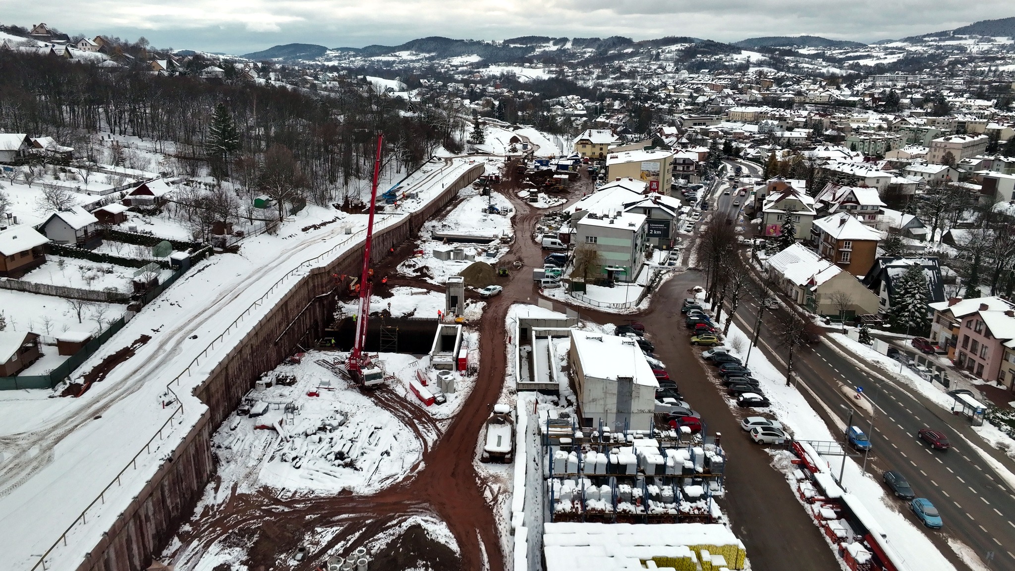 Postęp prac i budowa stacji kolejowej w Limanowej