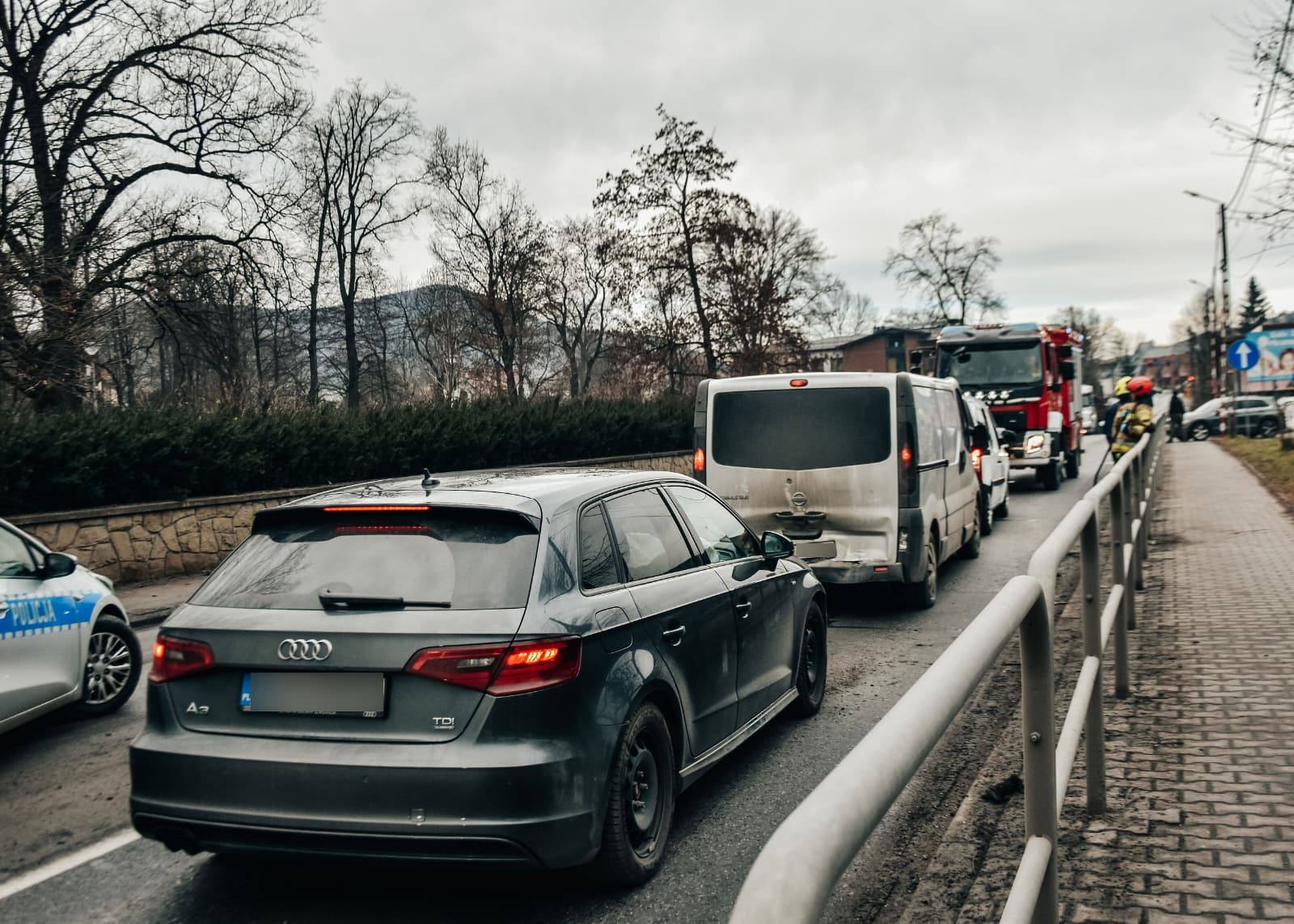 Mszana Dolna. Kolizja trzech samochodów