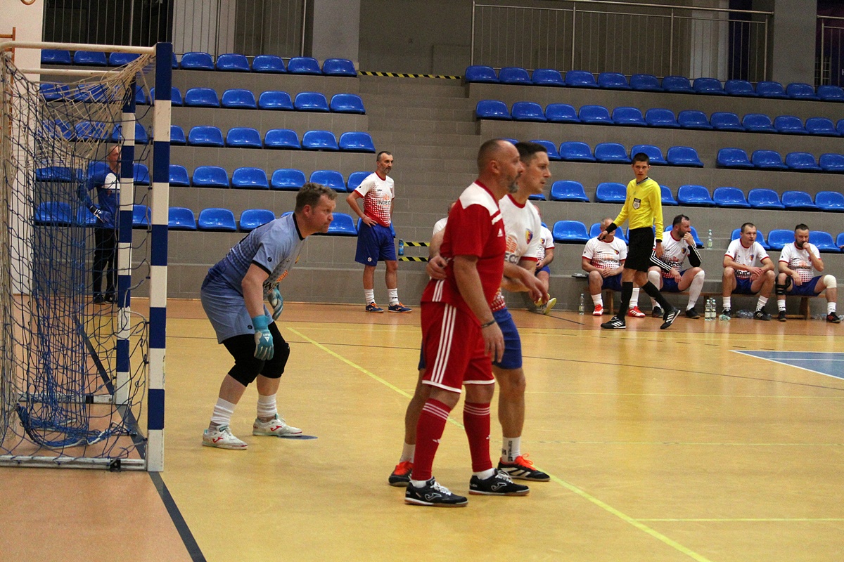 „Mecz zakończony dużym niedosytem”. Limanowscy oldboje zremisowali z reprezentantami Polski