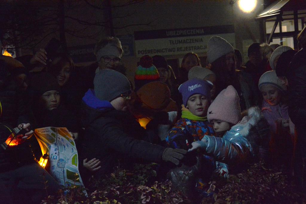 Otwarto Limanowski Szlak Nafty. Spacer z lampami naftowymi o zmroku i odkrywanie nafciaków