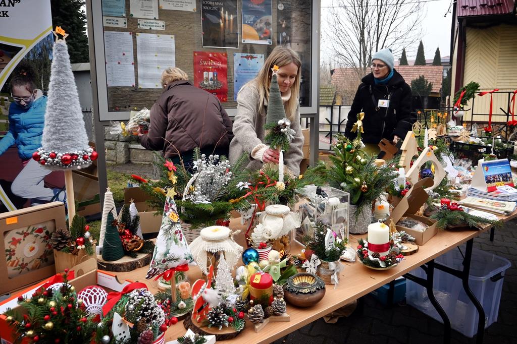 Tymbarska Wigilia – modlitwa, życzenia, kolędowanie i kiermasz