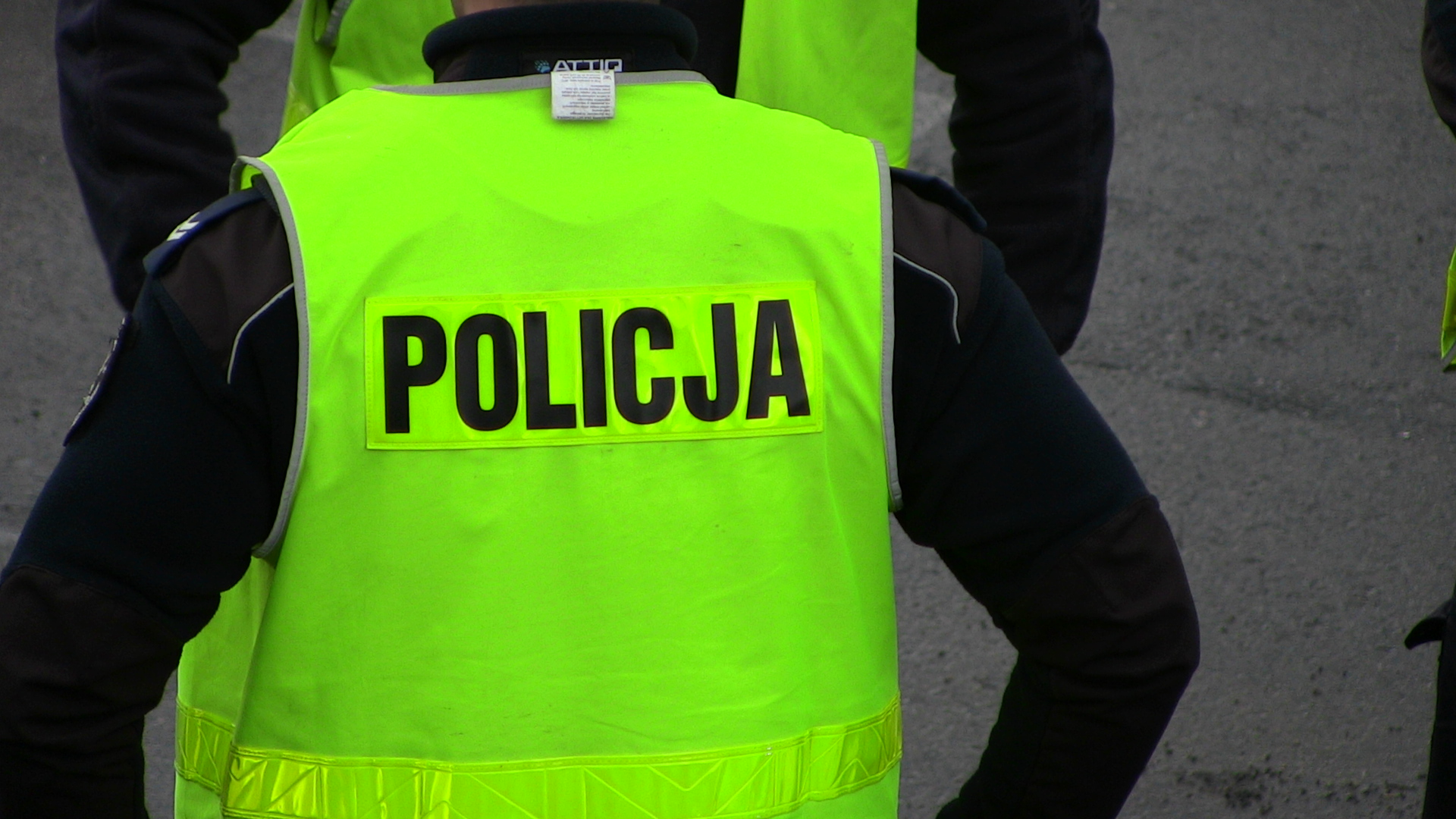 Tragedia w Walowej Górze. Ciało mężczyzny w aucie, mógł się postrzelić