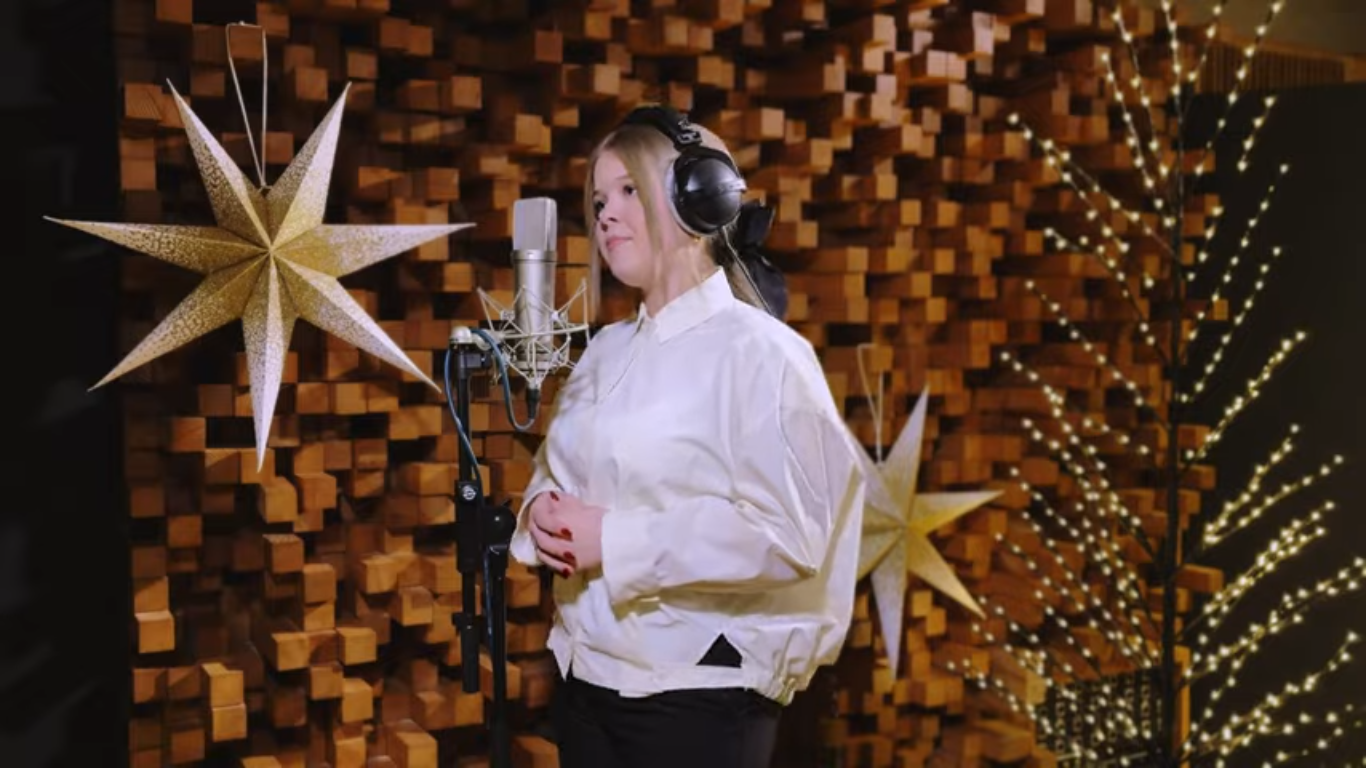 Nikola Papież prezentuje piosenkę „Prowadź gwiazdo wigilijna”