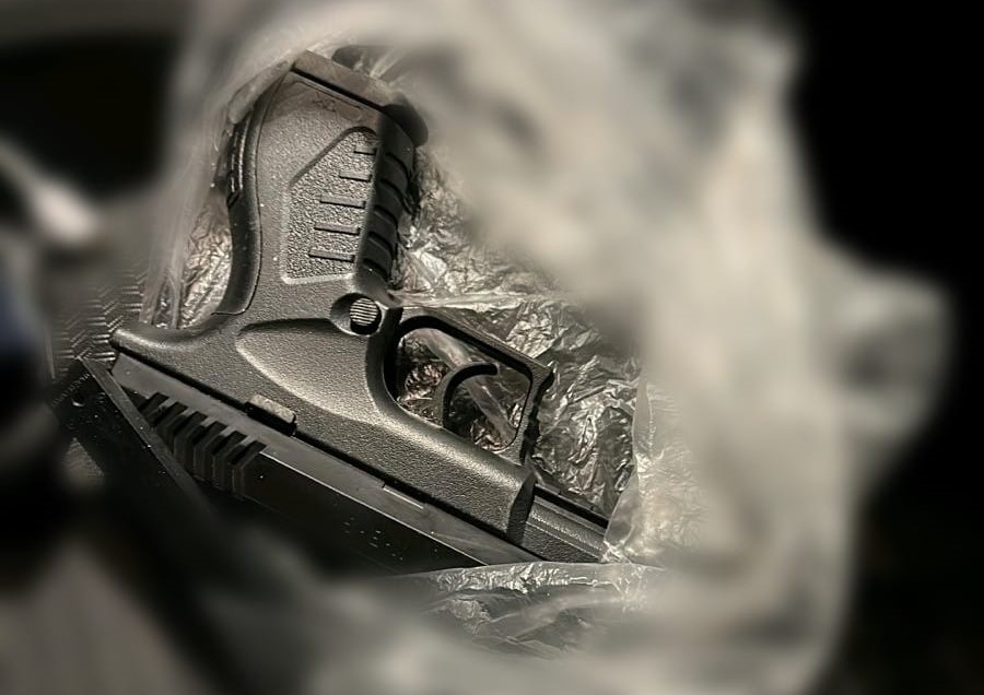 Padły strzały z broni pneumatycznej. To wydarzyło się na placu budowy linii kolejowej w Męcinie