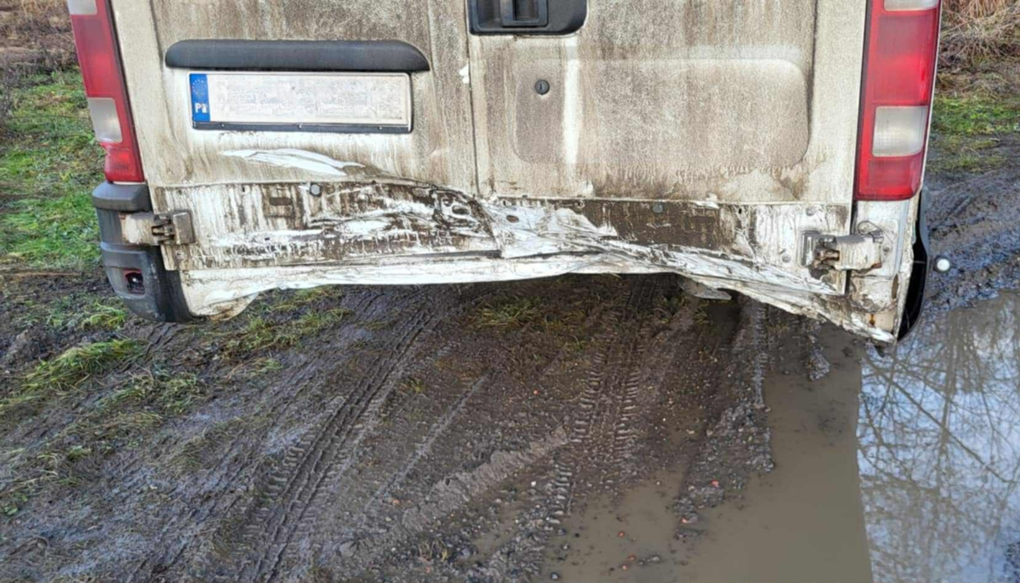 Dobra. Zderzenie samochodów na drodze powiatowej