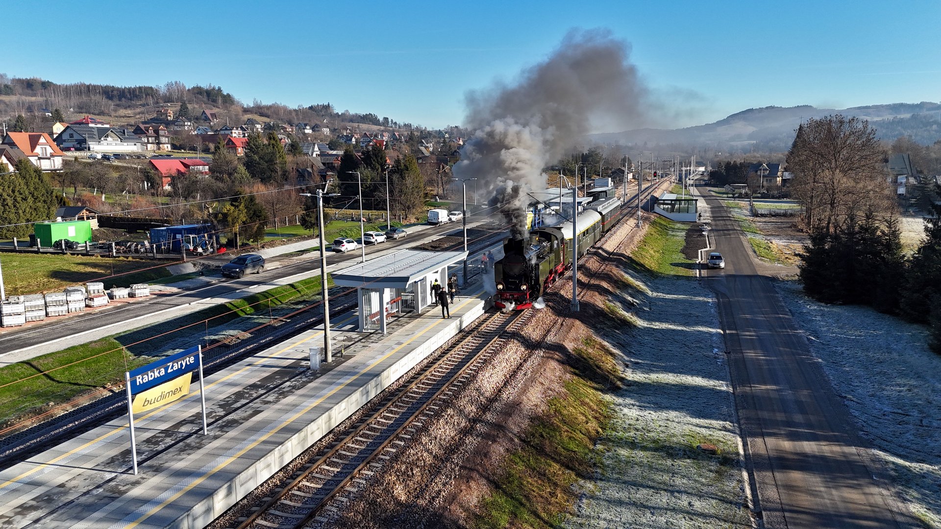 Podłęże-Piekiełko: Stacja Rabka Zaryte gotowa. Pociągi wracają na pierwszy odcinek modernizowanej linii kolejowej Chabówka – Nowy Sącz