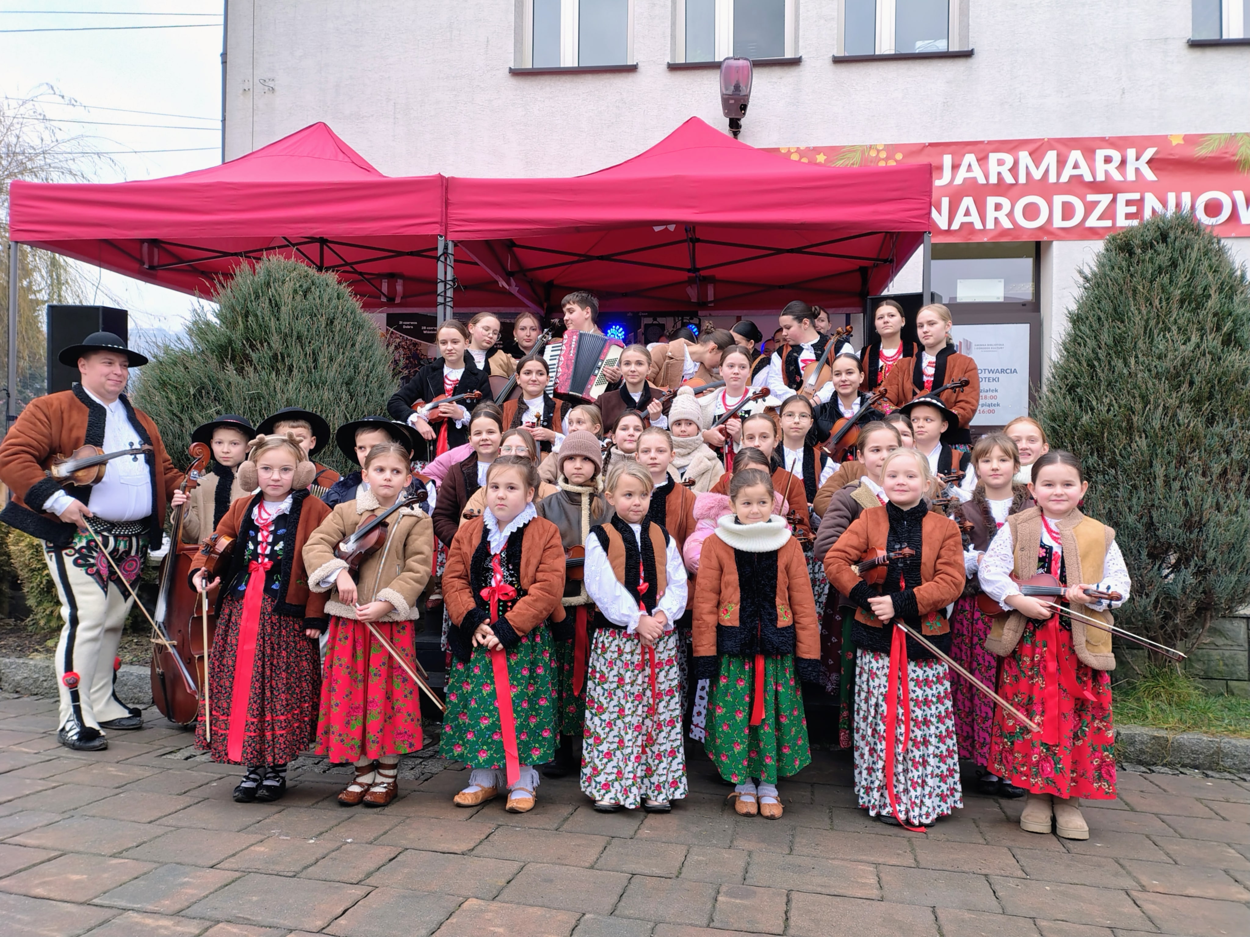 Jarmark bożonarodzeniowy w Niedźwiedziu