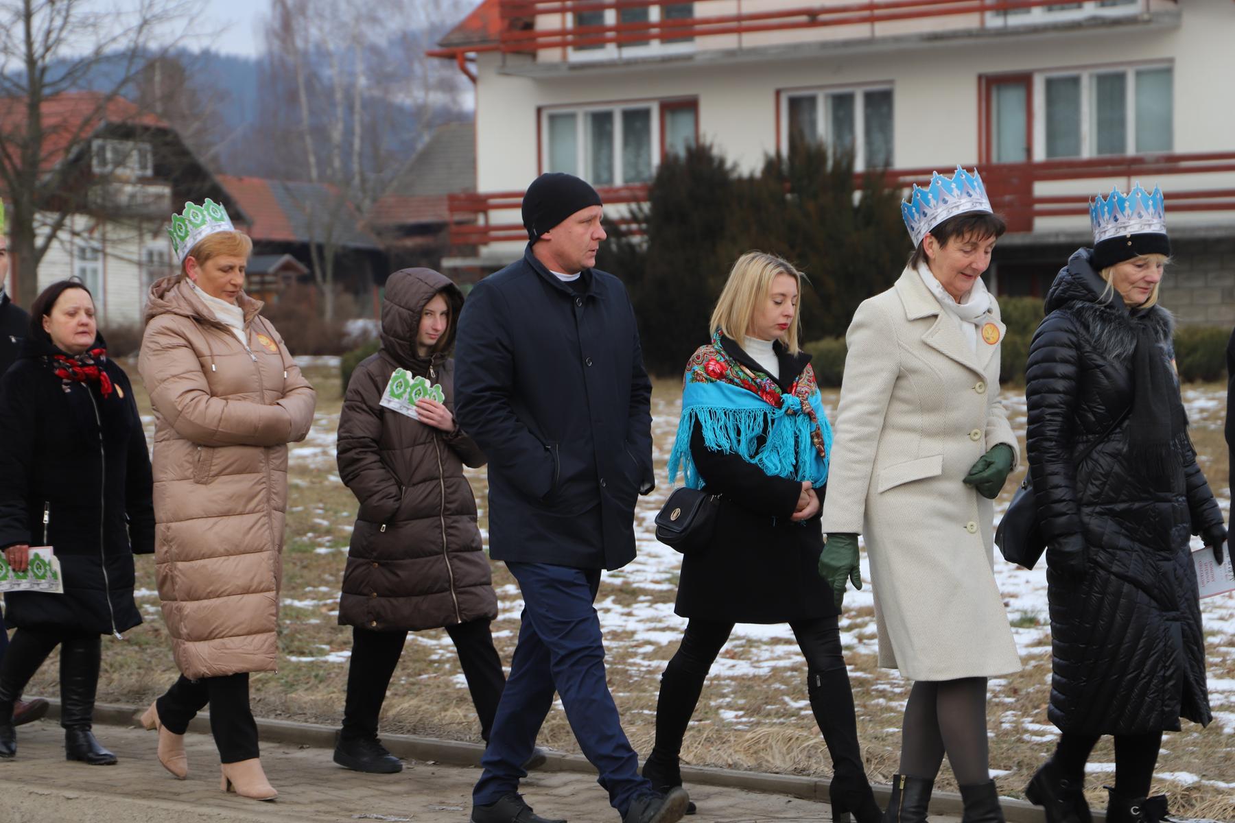 Mieszkańcy Pisarzowej i goście uczestniczyli w Orszaku Trzech Króli