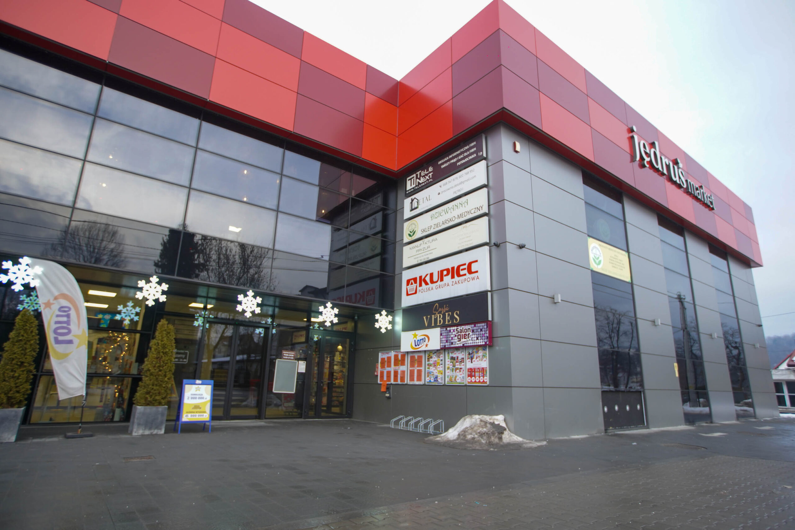 Pan Kacper zrobił zakupy w „Jędrusiu” i wygrał samochód