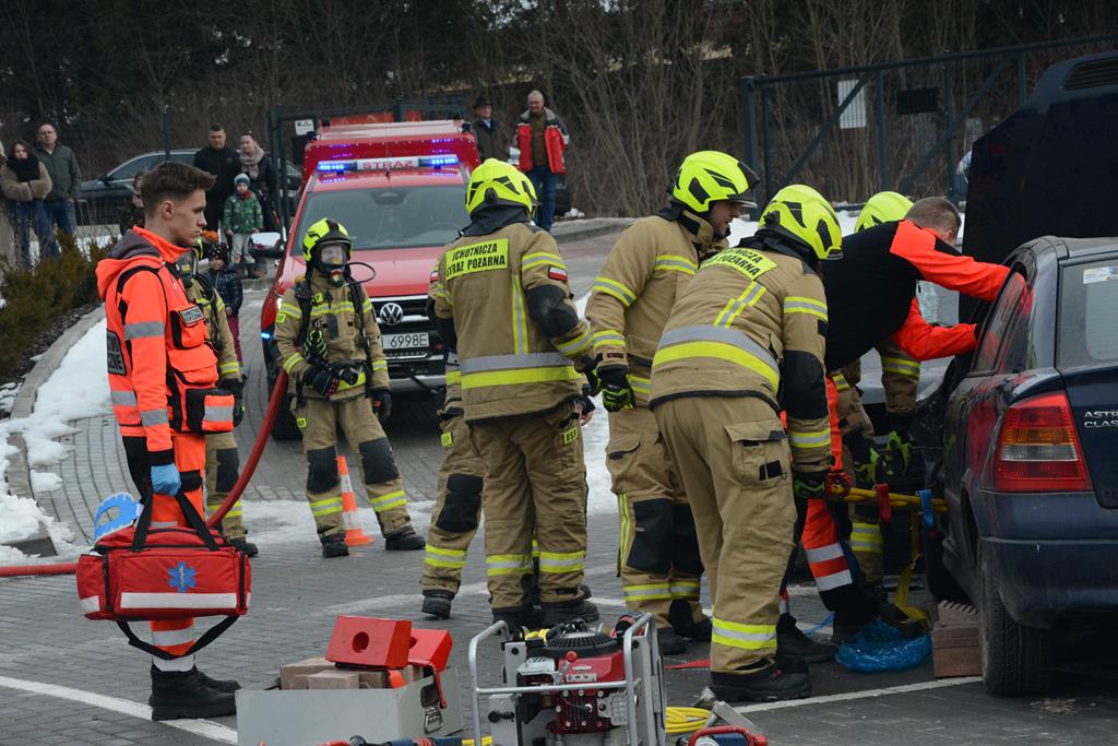 Pokaz ratownictwa drogowego w czasie finału WOŚP w Mszanie Dolnej