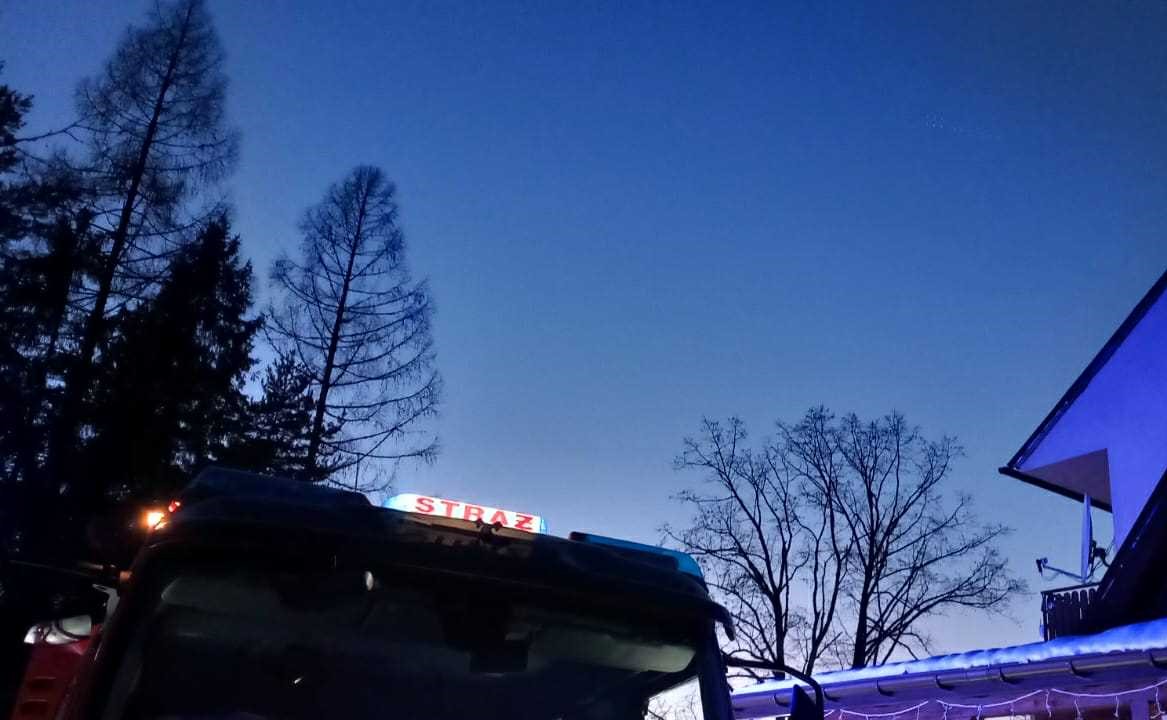 Glisne. Zapaliła się część konstrukcji dachu w pobliżu komina