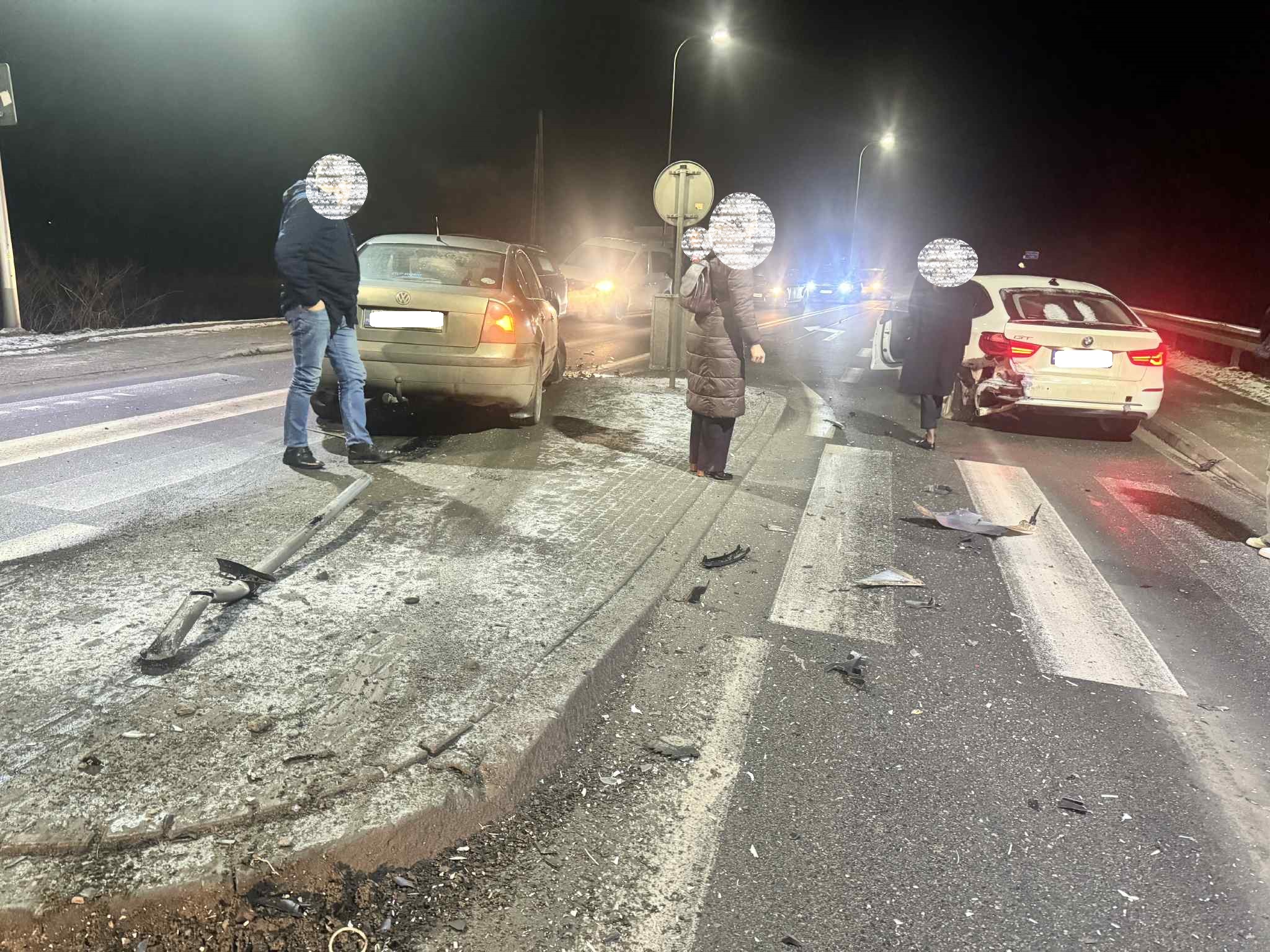 Kolizja dwóch samochodów na „krajówce” w Dobrej. Utrudnienia w ruchu