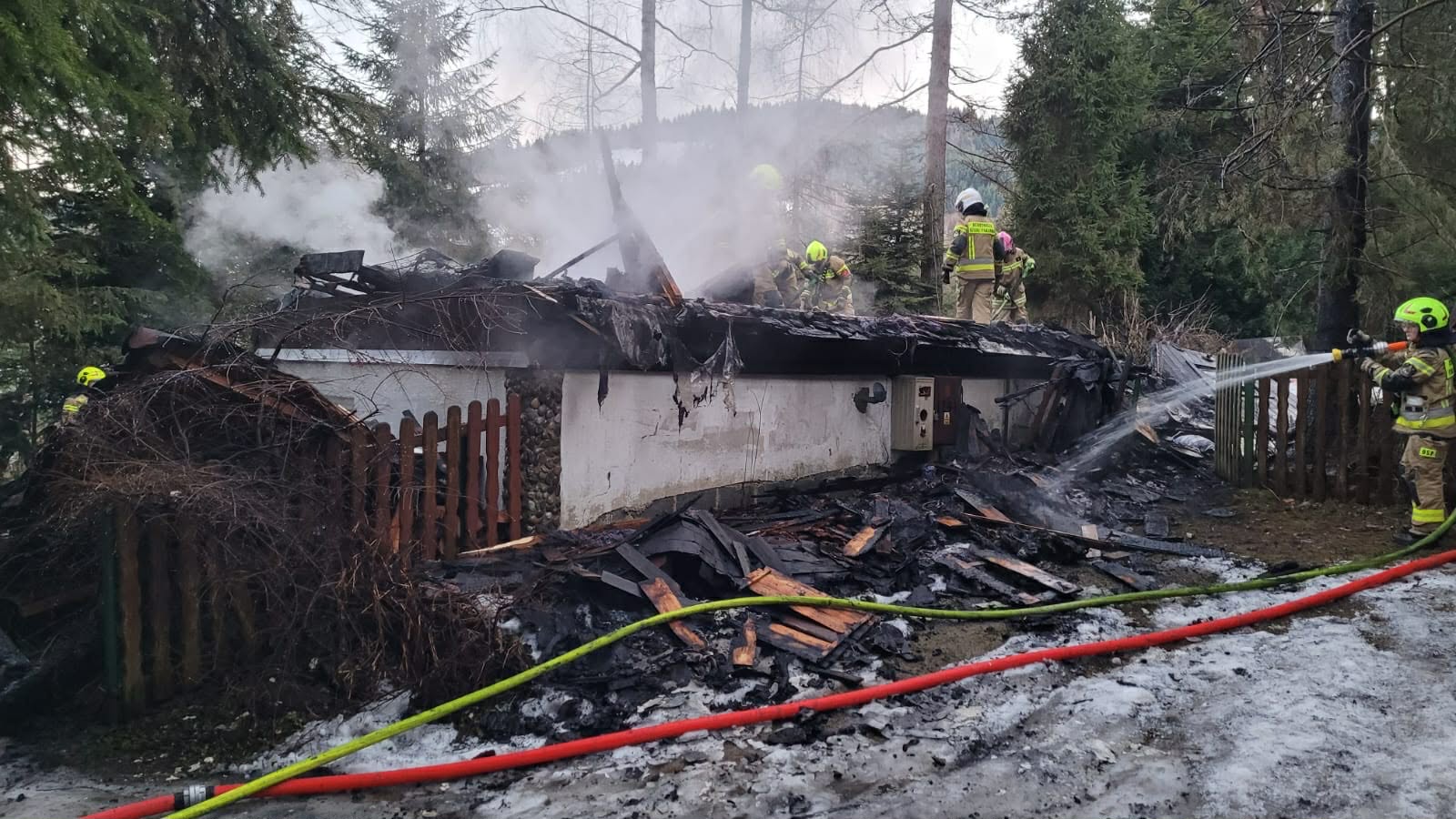 Pożar w Lubomierzu. W akcji osiem zastępów straży pożarnej