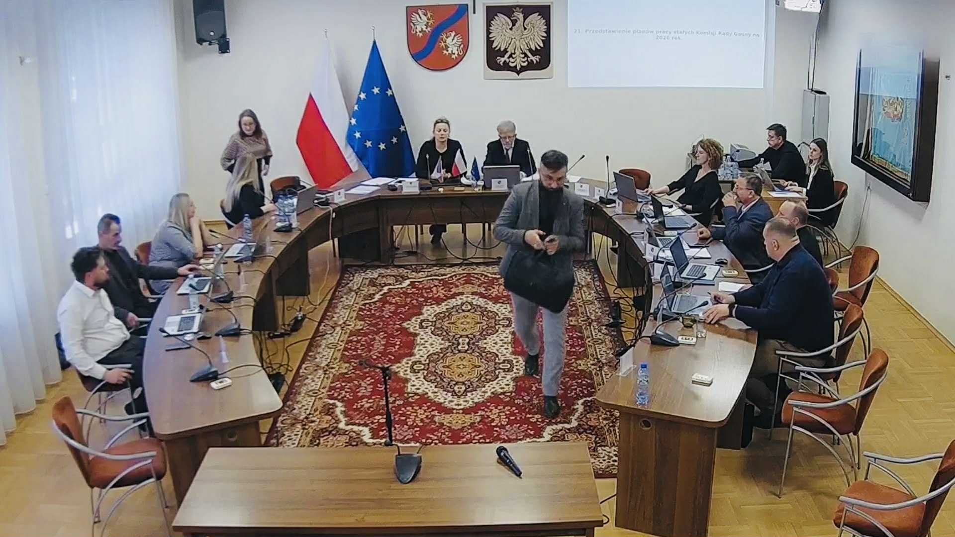 Wójt: Pieniądze mamy, nieruchomości czekają. Kwestia tylko kupić. Radni: Poczekajmy i przeanalizujmy ofertę