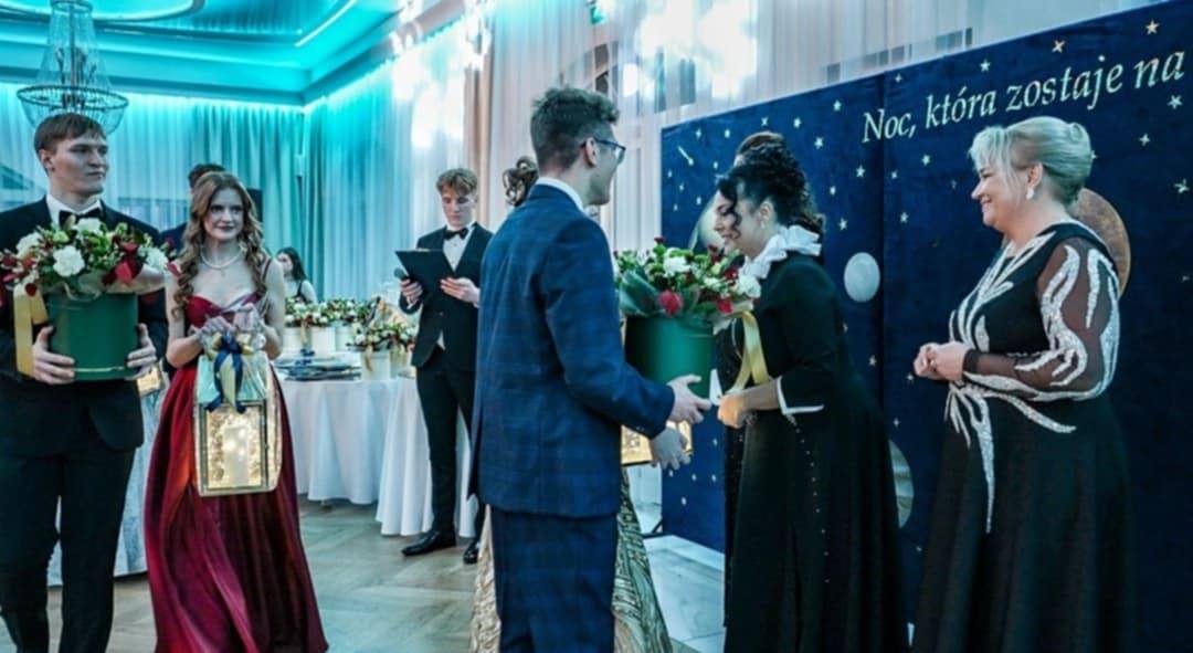 „Noc, która zostaje na zawsze”. Studniówka I Liceum Ogólnokształcącego w Limanowej