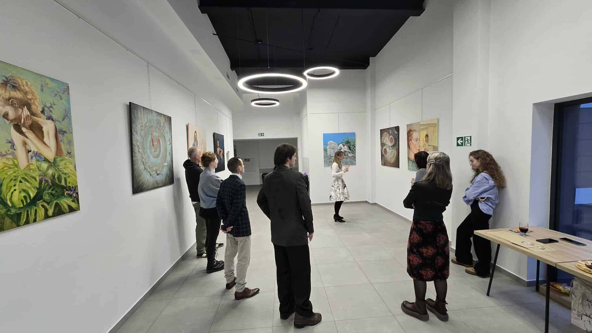 „Siostrzeństwo” – wystawa malarstwa Małgorzaty Burkowicz (Morgen)