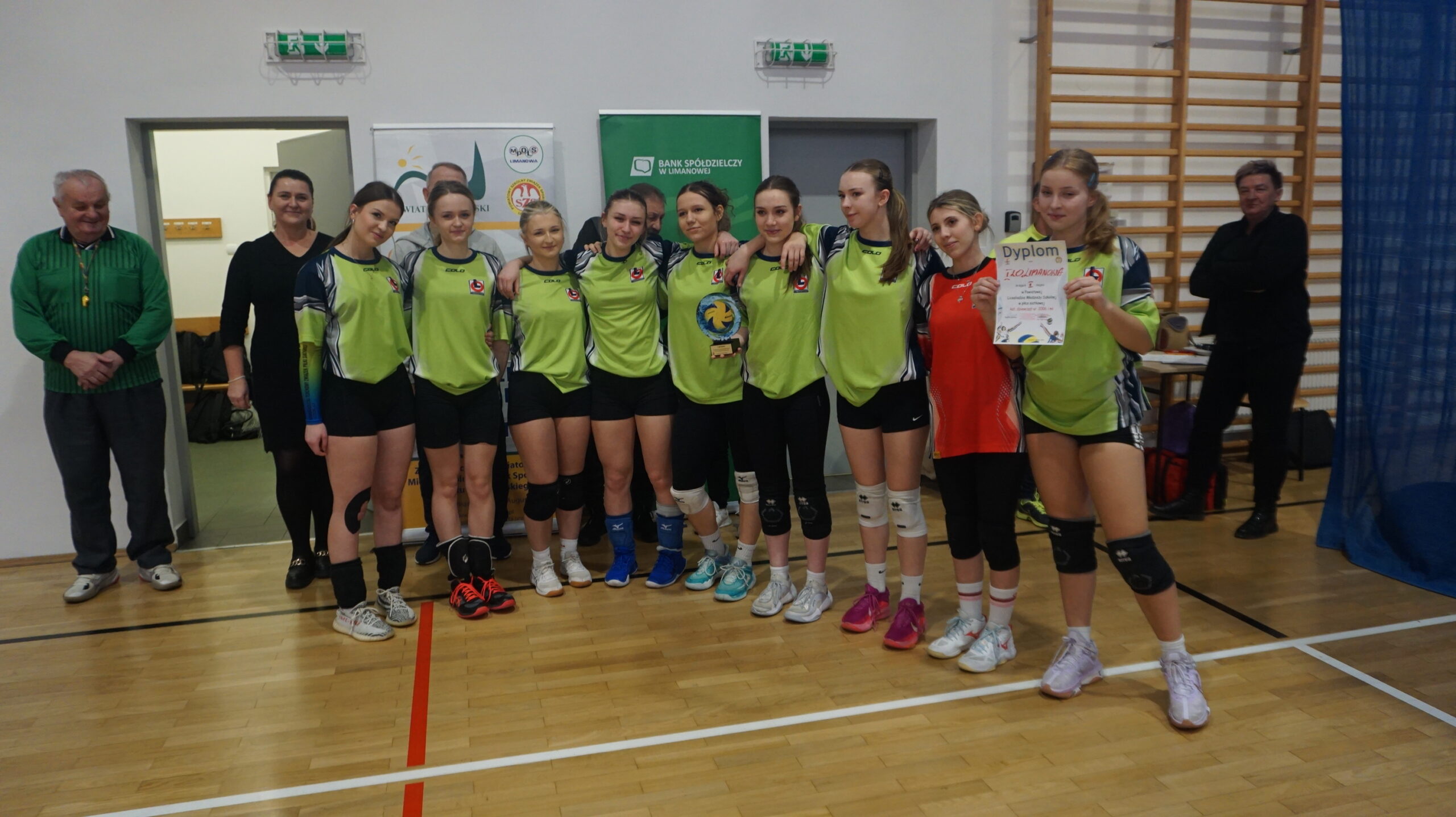 Reprezentantki I LO w Limanowej najlepsze w powiecie. Wyniki turnieju piłki siatkowej
