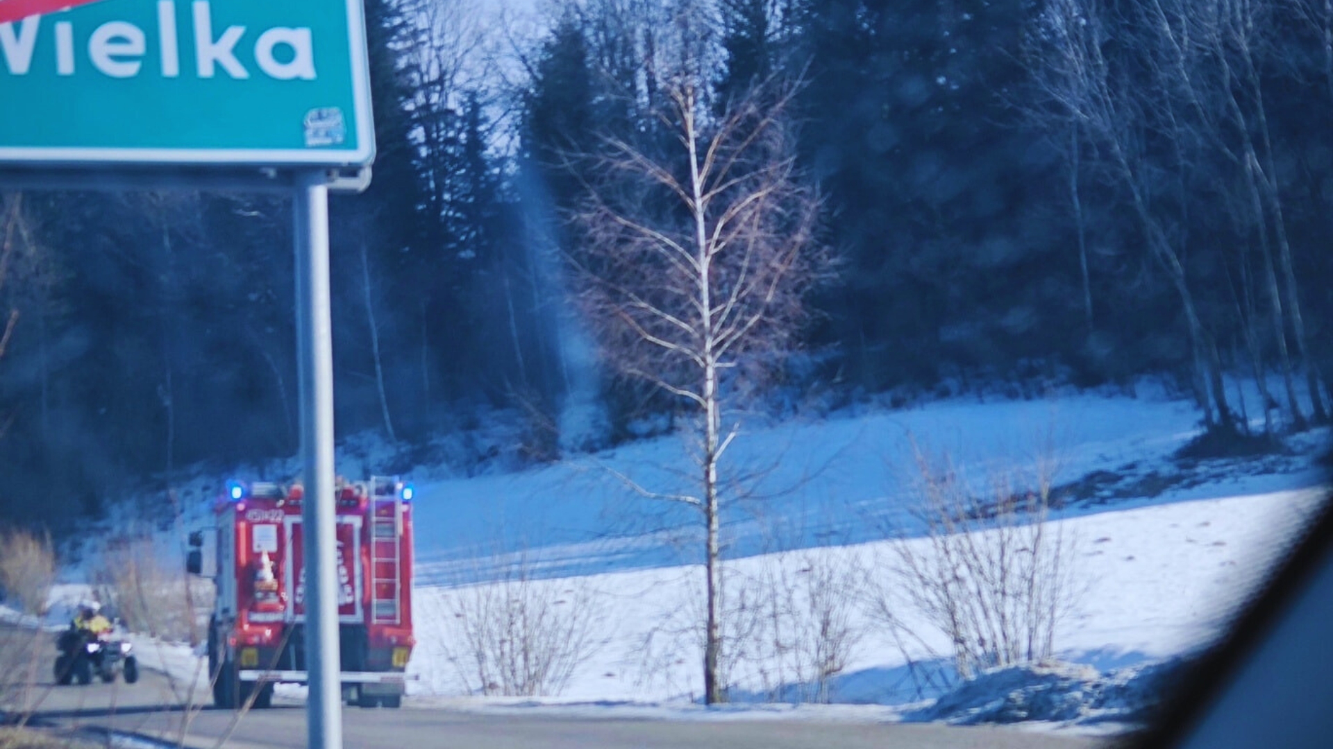 Rozpalił „niewinne ognisko” pod lasem. Strażacy pouczyli właściciela działki