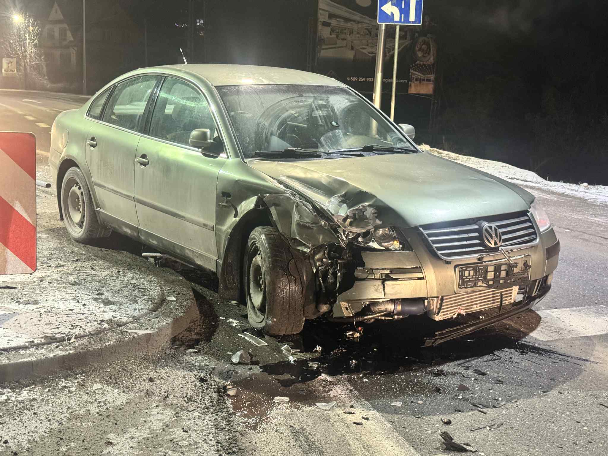 Kolizja dwóch samochodów na „krajówce” w Dobrej. Utrudnienia w ruchu