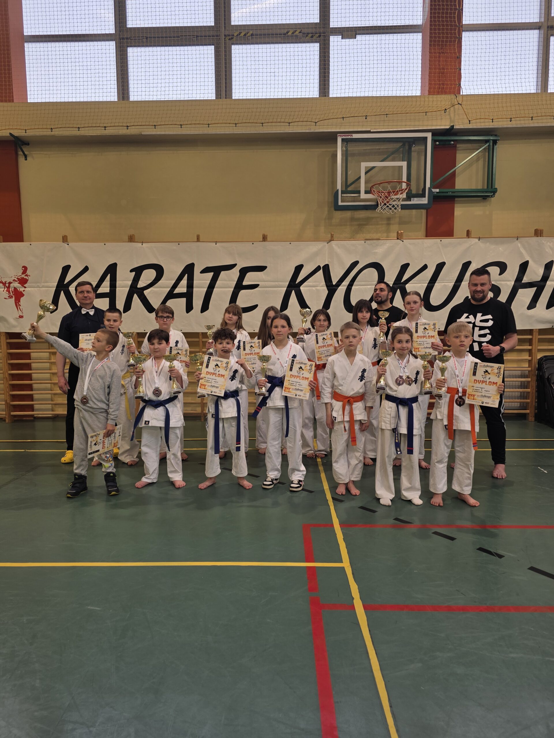 15 medali dla karateków Limanowskiego Klubu Kyokushin Karate w Chrząstowicach!