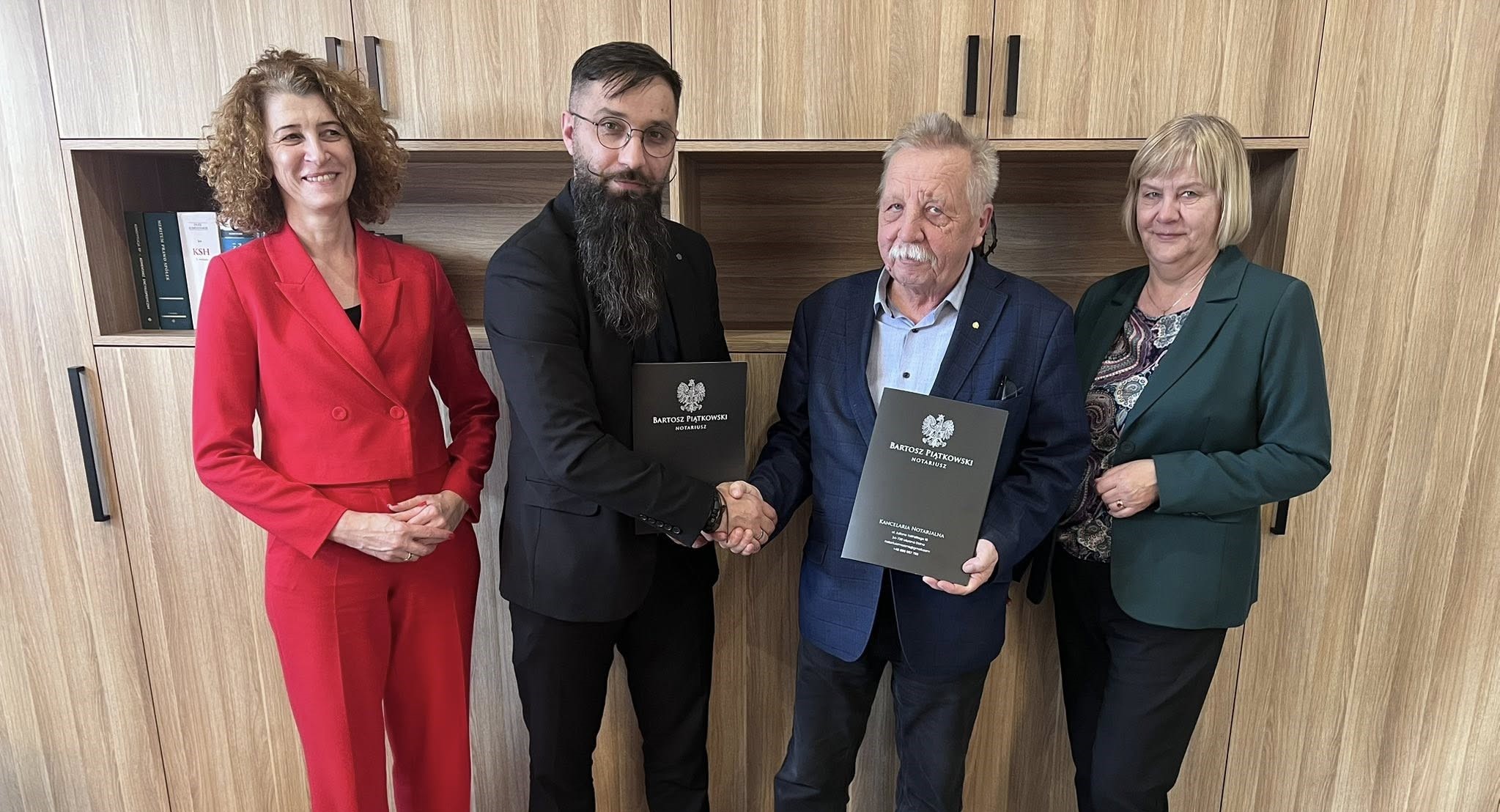 Mirosław Cichorz: Dziś świętujemy sukces. Gmina Mszana Dolna zakupiła nieruchomości spółdzielni