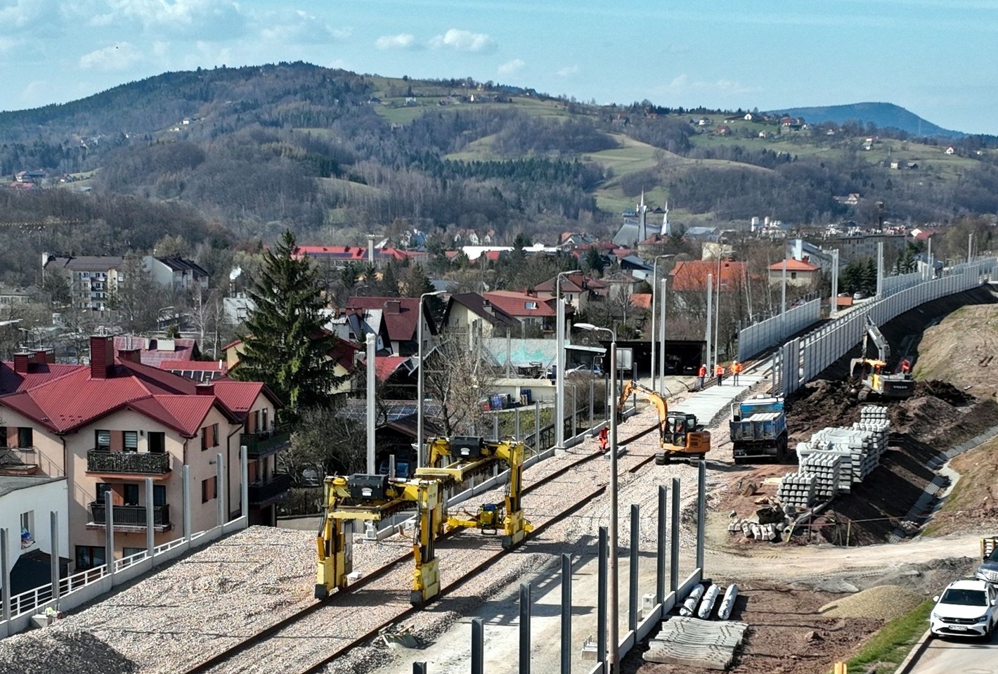 Rozpoczęto układanie torów na stacji kolejowej w Limanowej
