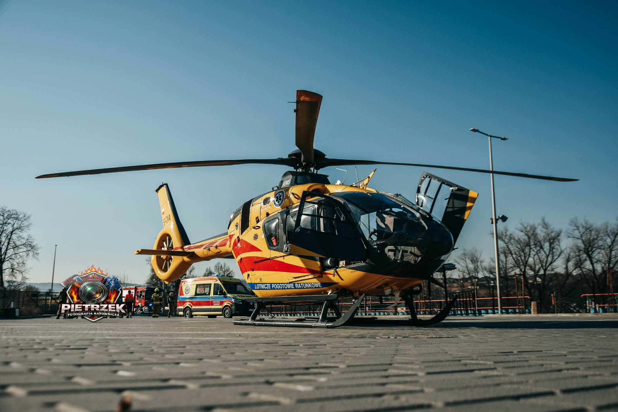 Mszana Dolna. Samochód przygniótł mężczyznę. Lądował LPR