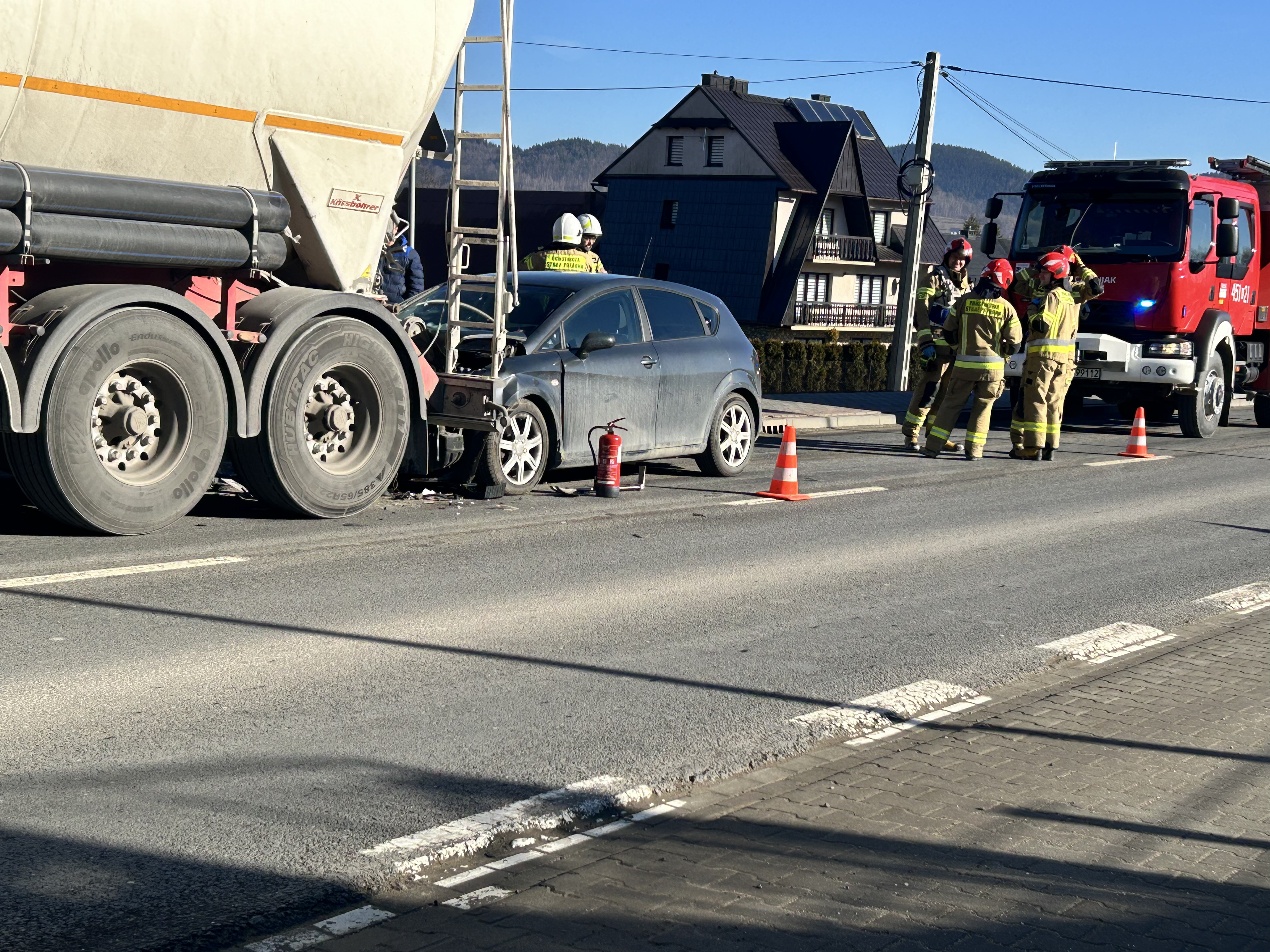 Podłopień. Kolizja trzech samochodów na „krajówce”