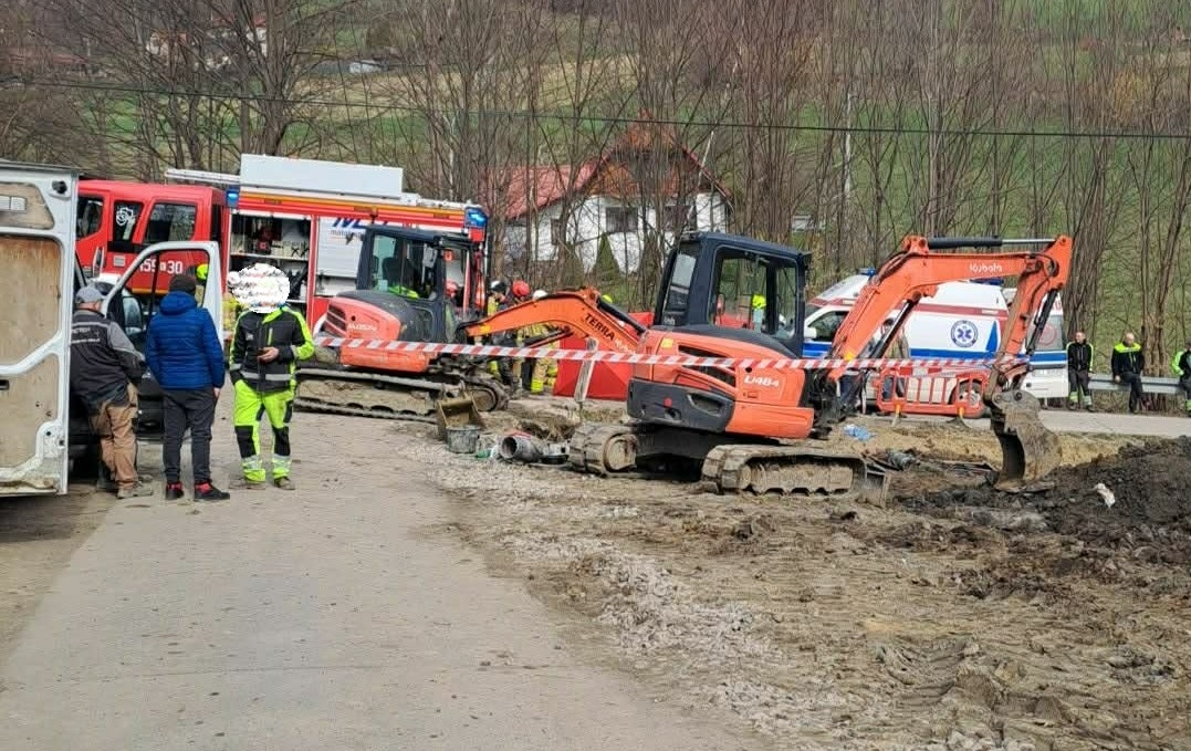 Kamionka Mała. Wypadek podczas prac ziemnych. Lądował LPR
