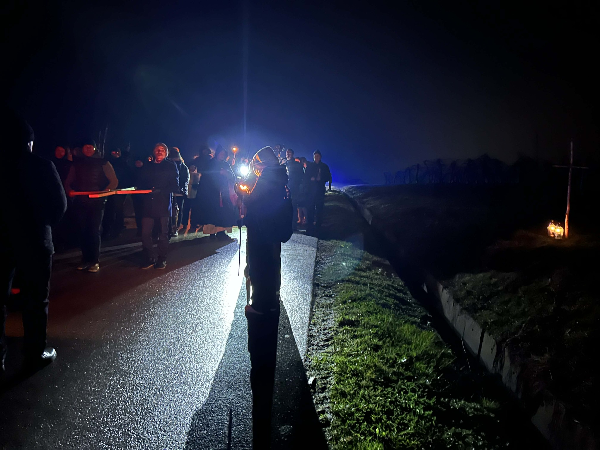 Z Sadku – Kostrzy do Jodłownika. Plenerowa Droga Krzyżowa