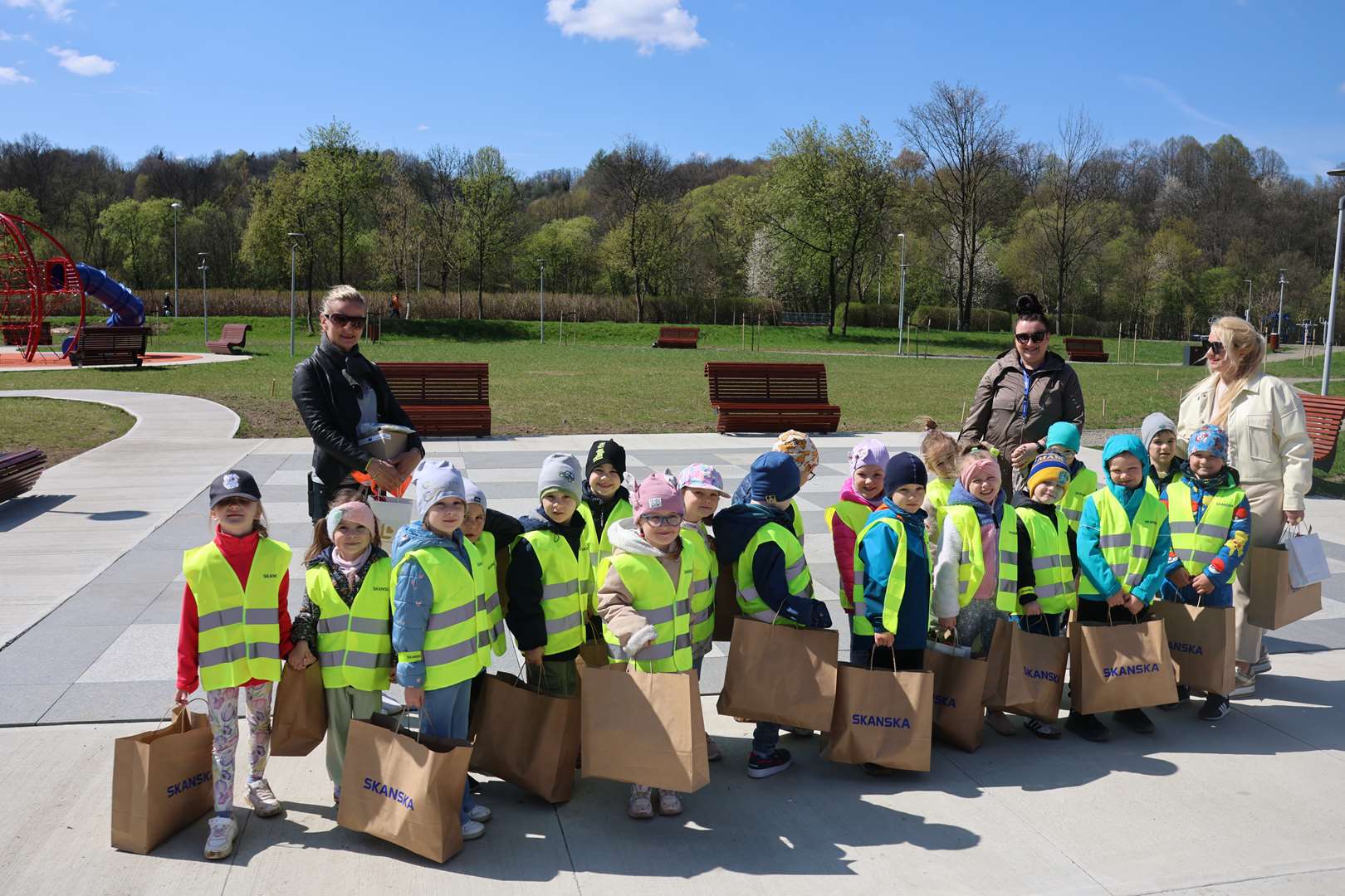 Dzień Ziemi w Limanowej – akcja „Budujemy tory, sadzimy drzewa”