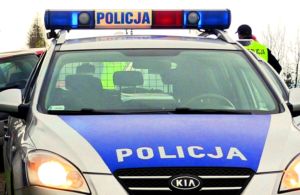 Dwóch nietrzeźwych i pięć kolizji. Niebezpieczne zdarzenie z udziałem 16-latki na crossie