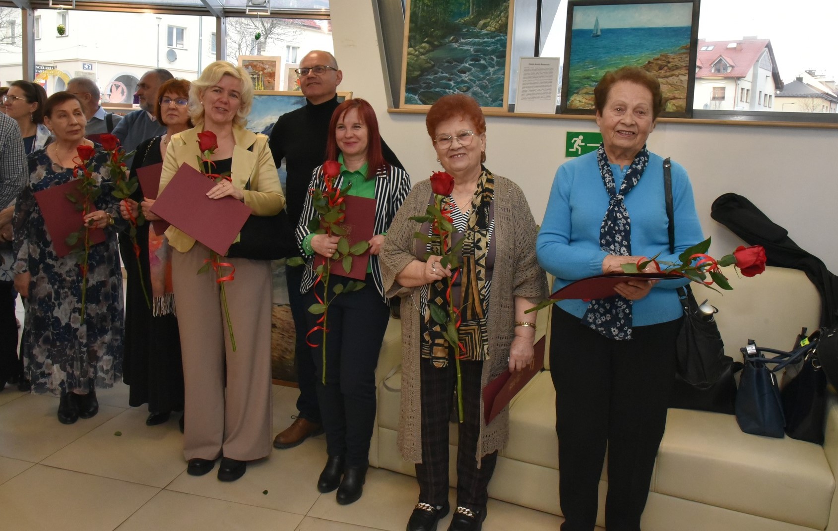 „Uroki wiosny” – kwietniowa wystawa w Powiatowym Centrum Informacji Turystycznej