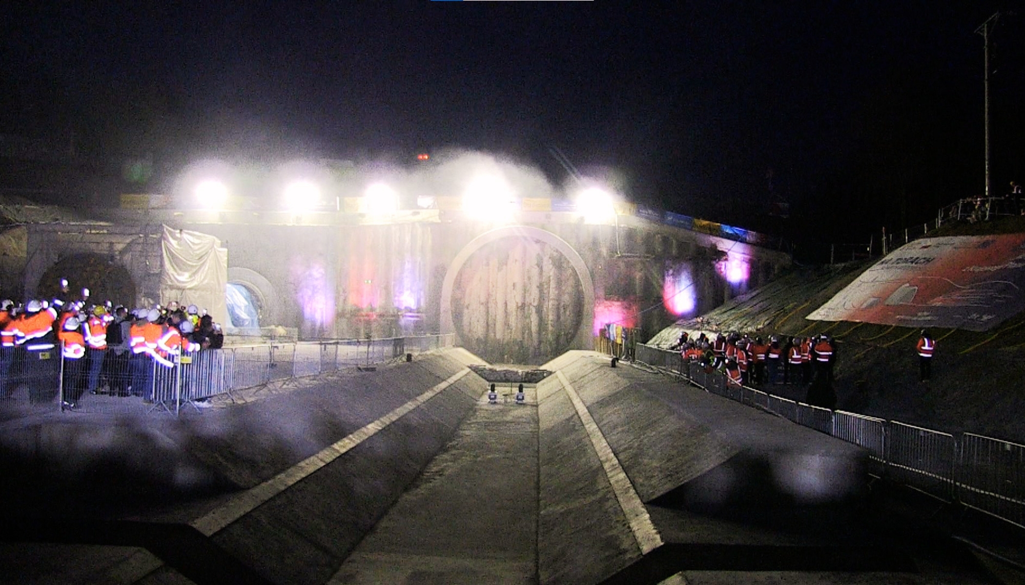 Pierwszy tunel projektu kolejowego Podłęże – Piełko wydrążony. Maszyna TBM zdążyła przed czasem