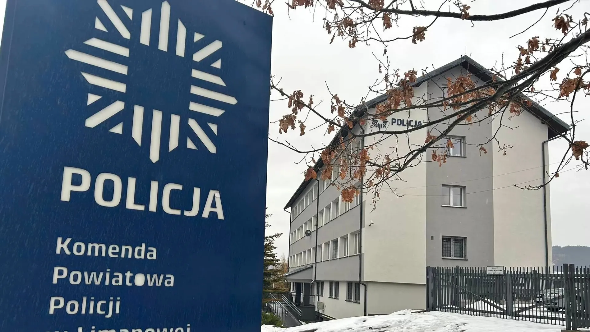 Zakazane treści w szkole. Limanowska policja wyjaśnienia okoliczności sprawy