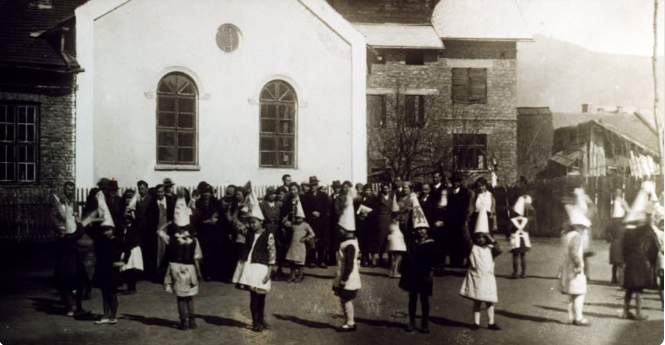 Zaproszenie na ceremonię pamięci w miejscu, gdzie stała synagoga