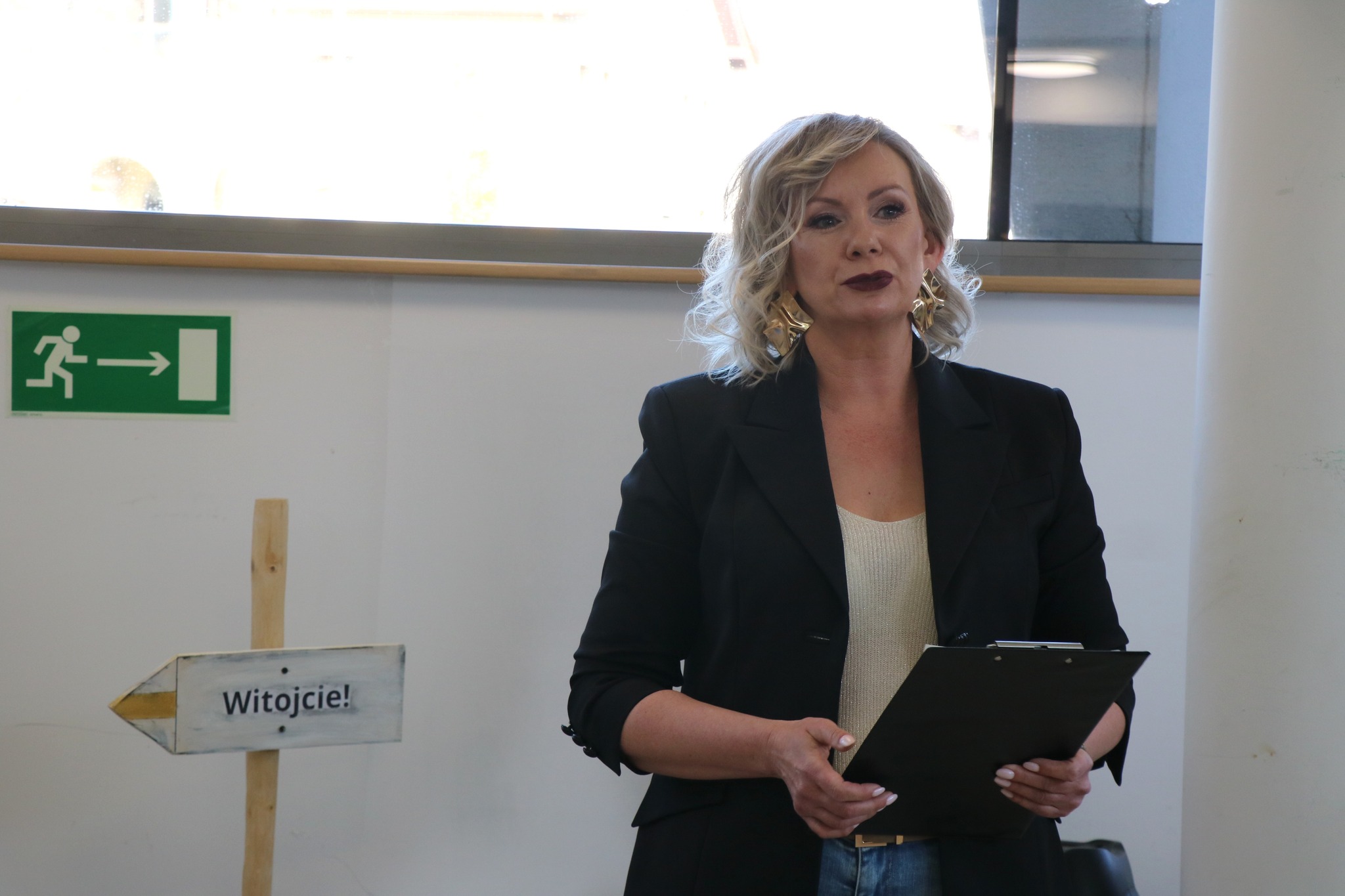 Agnieszka Maliczak prezentuje swoje prace w Powiatowym Centrum Informacji Turystycznej