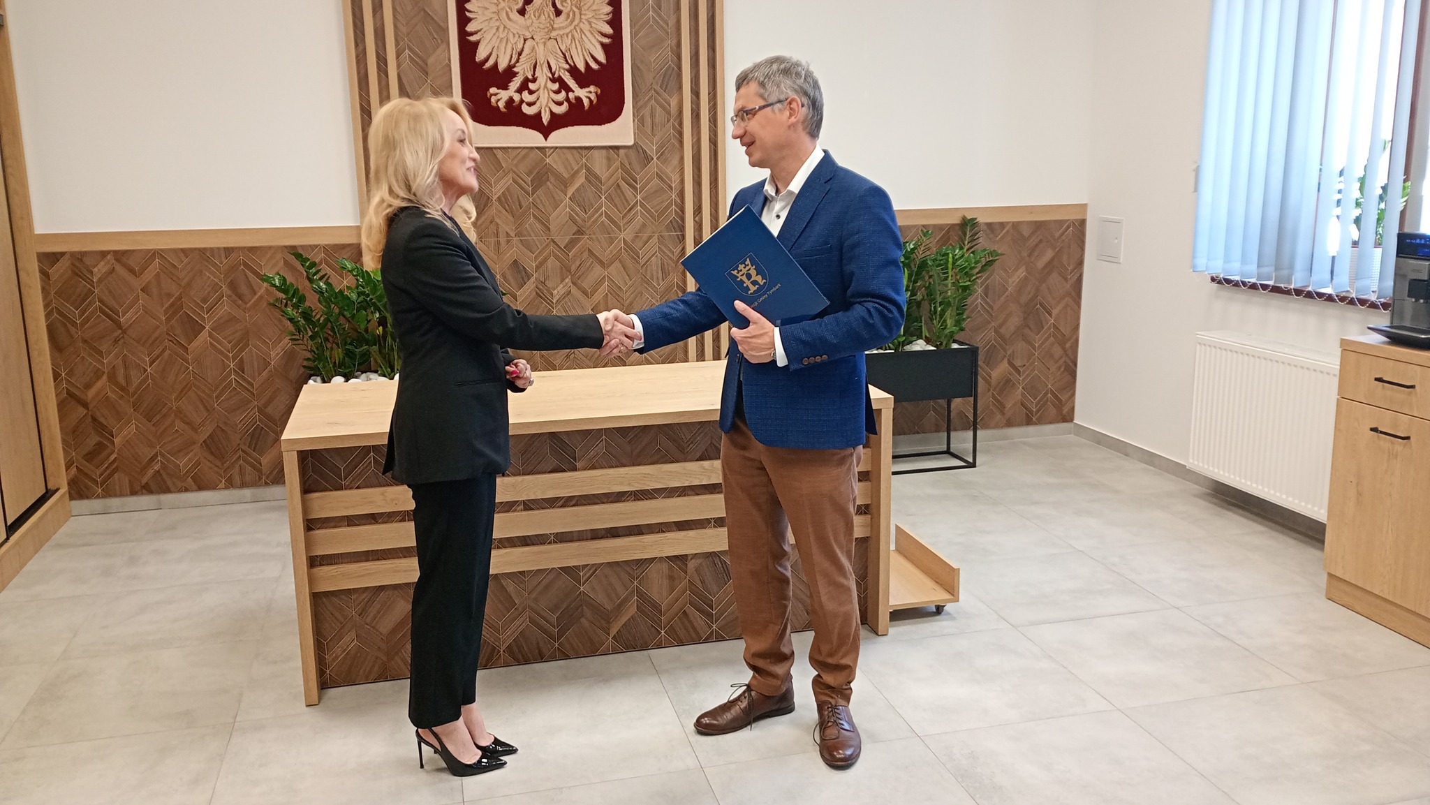 Beata Sułkowska nadal będzie pełnić funkcję dyrektora Szkoły Podstawowej w Podłopieniu