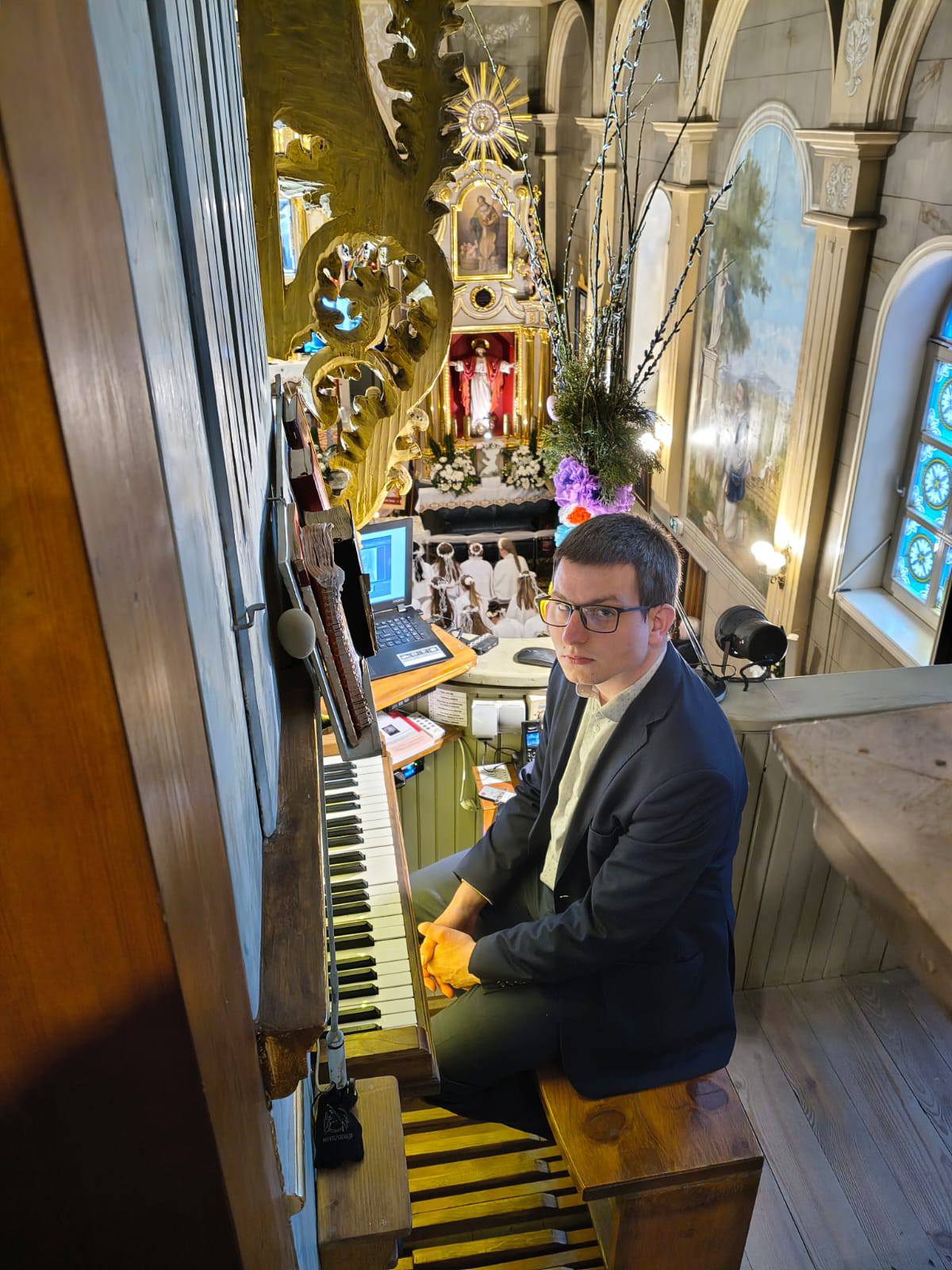 Łososina Górna. Powrót figury Chrystusa Frasobliwego, wieczór pamięci i koncert organowy