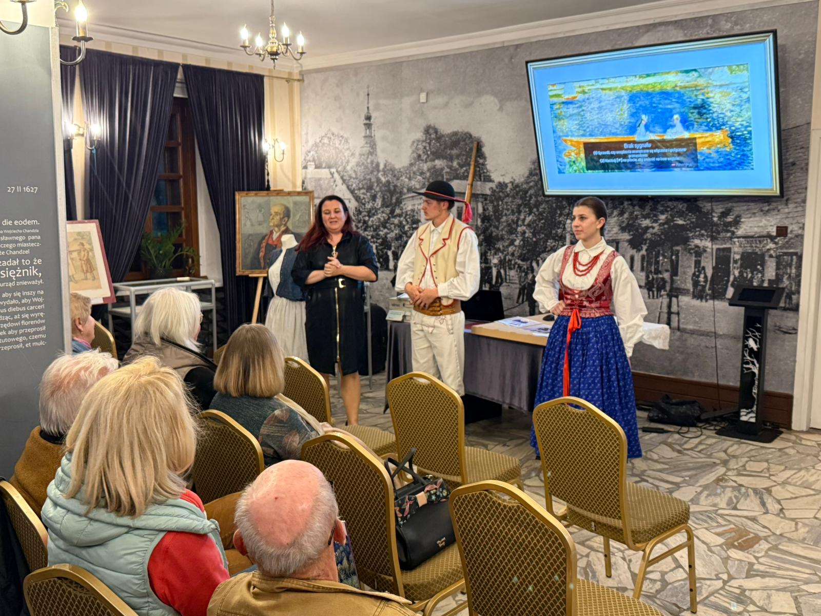 „Tradycja… w sztuce i ubiorze” – relacja z Nocy Muzeum w Limanowej