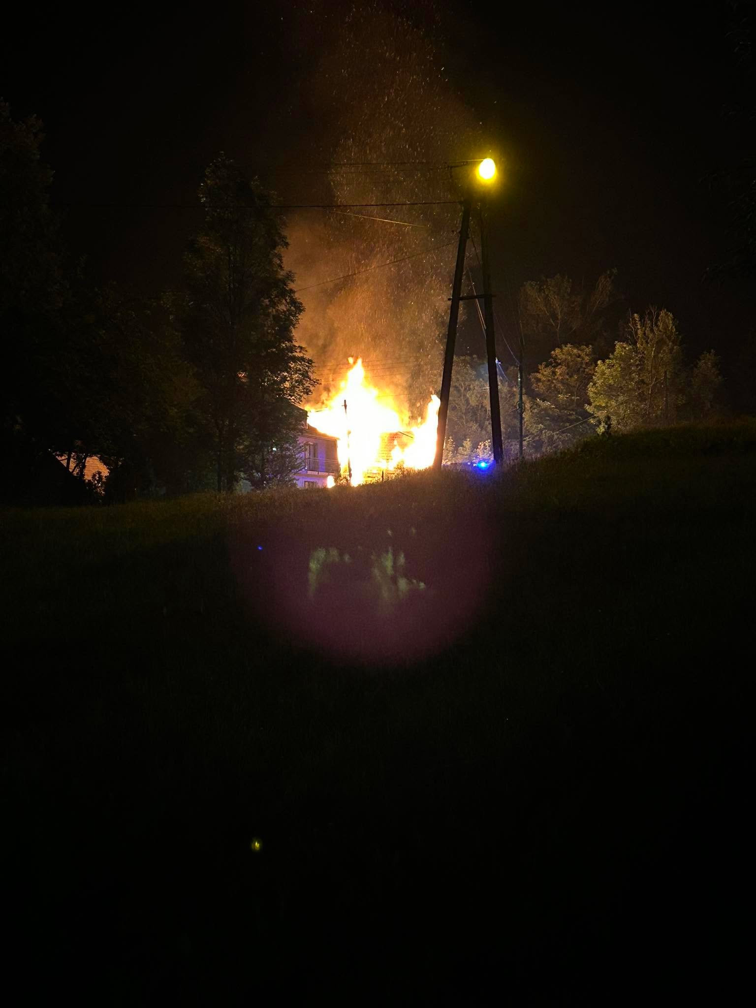Olszówka: Płonął opuszczony budynek. W akcji 48 strażaków
