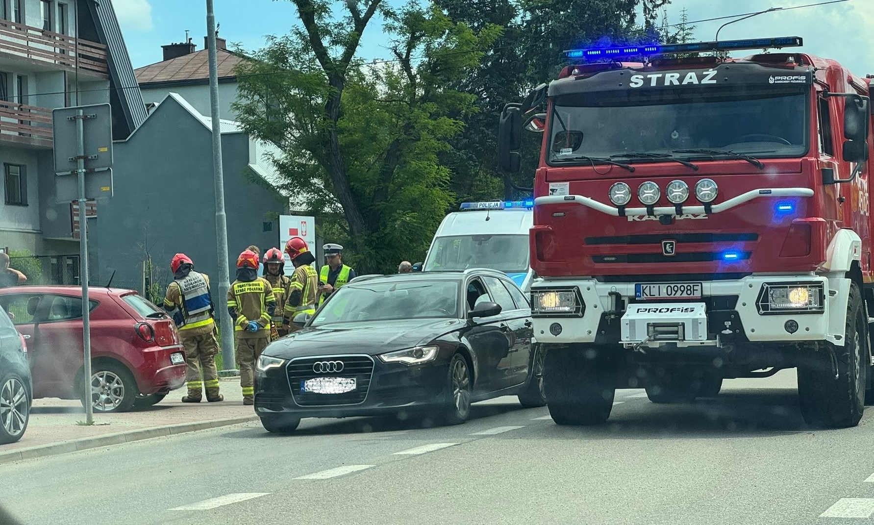 Limanowa. Kolizja samochodu osobowego z motorowerem