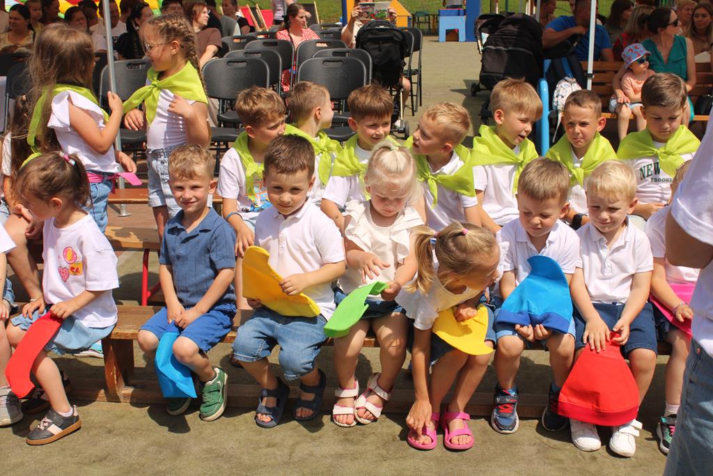 „Szkoła i rodzina to jedna drużyna. Wszyscy gramy do jednej bramki” – festyn w Łostówce